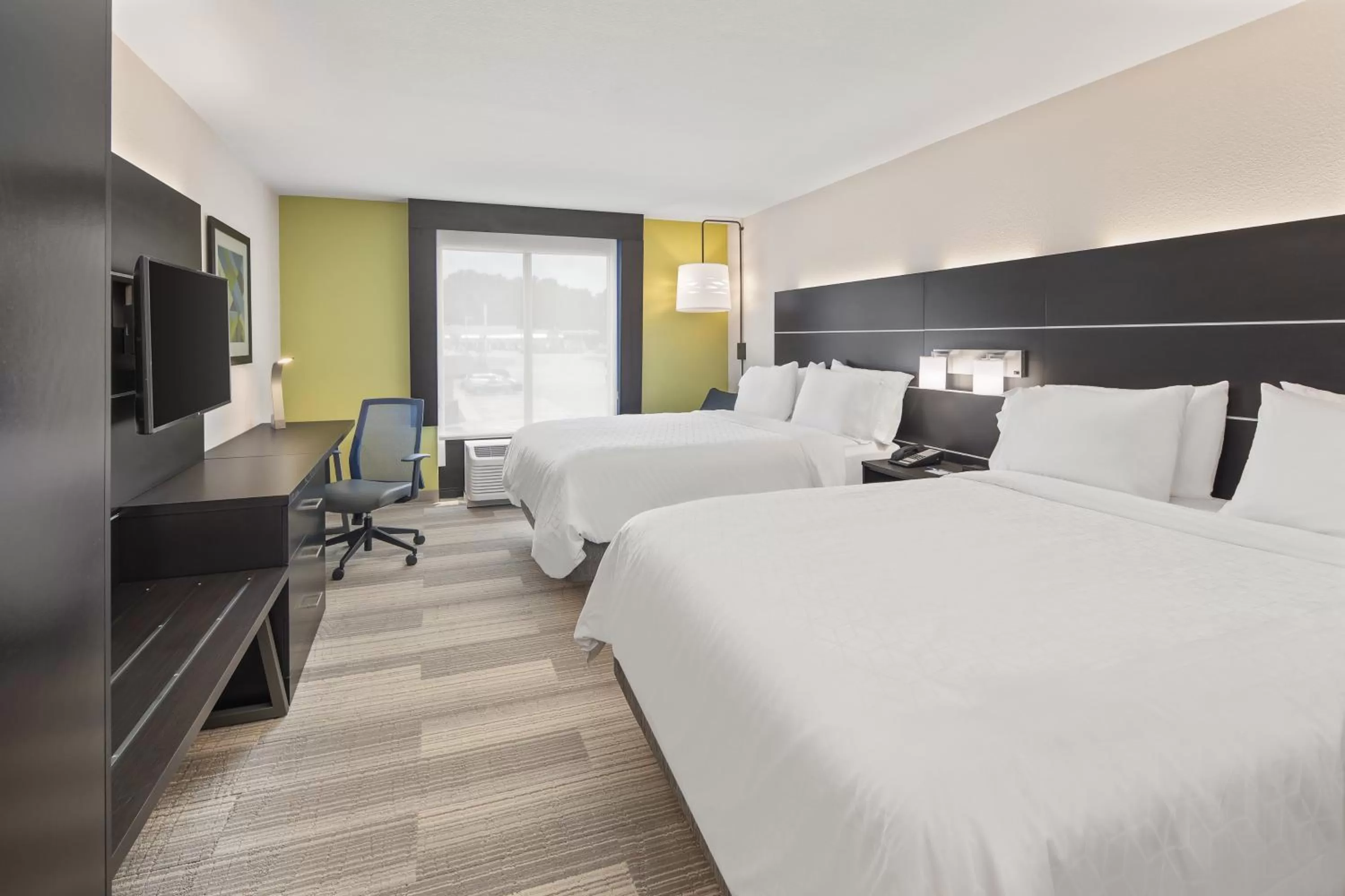 Photo of the whole room, Bed in Holiday Inn Express & Suites - Hardeeville-Hilton Head by IHG