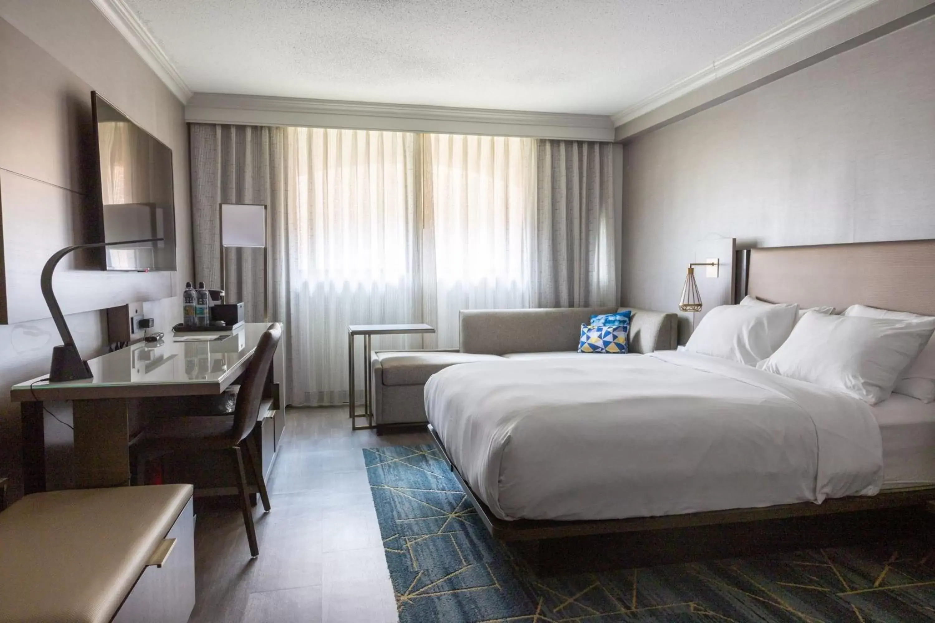 Photo of the whole room, Bed in Marriott Providence Downtown