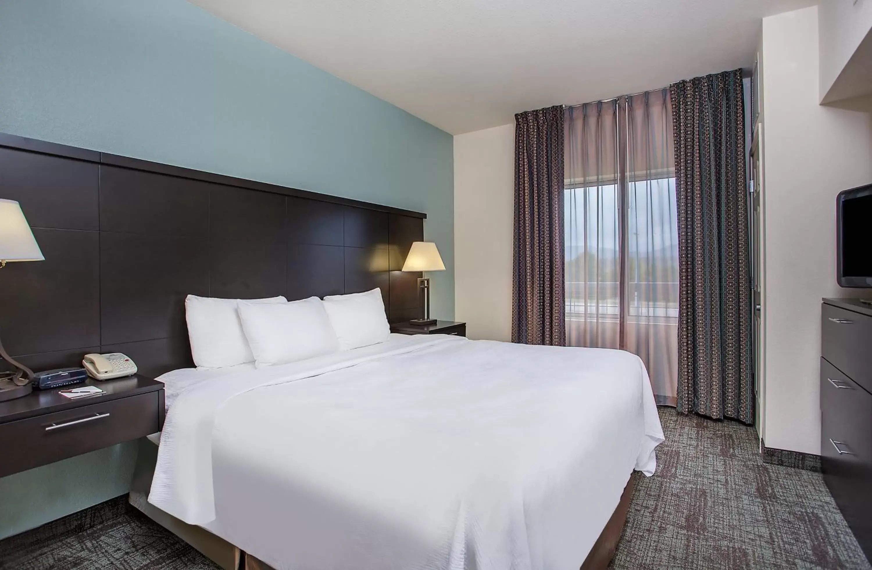 Photo of the whole room, Bed in Staybridge Suites Chattanooga Downtown - Convention Center, an IHG Hotel