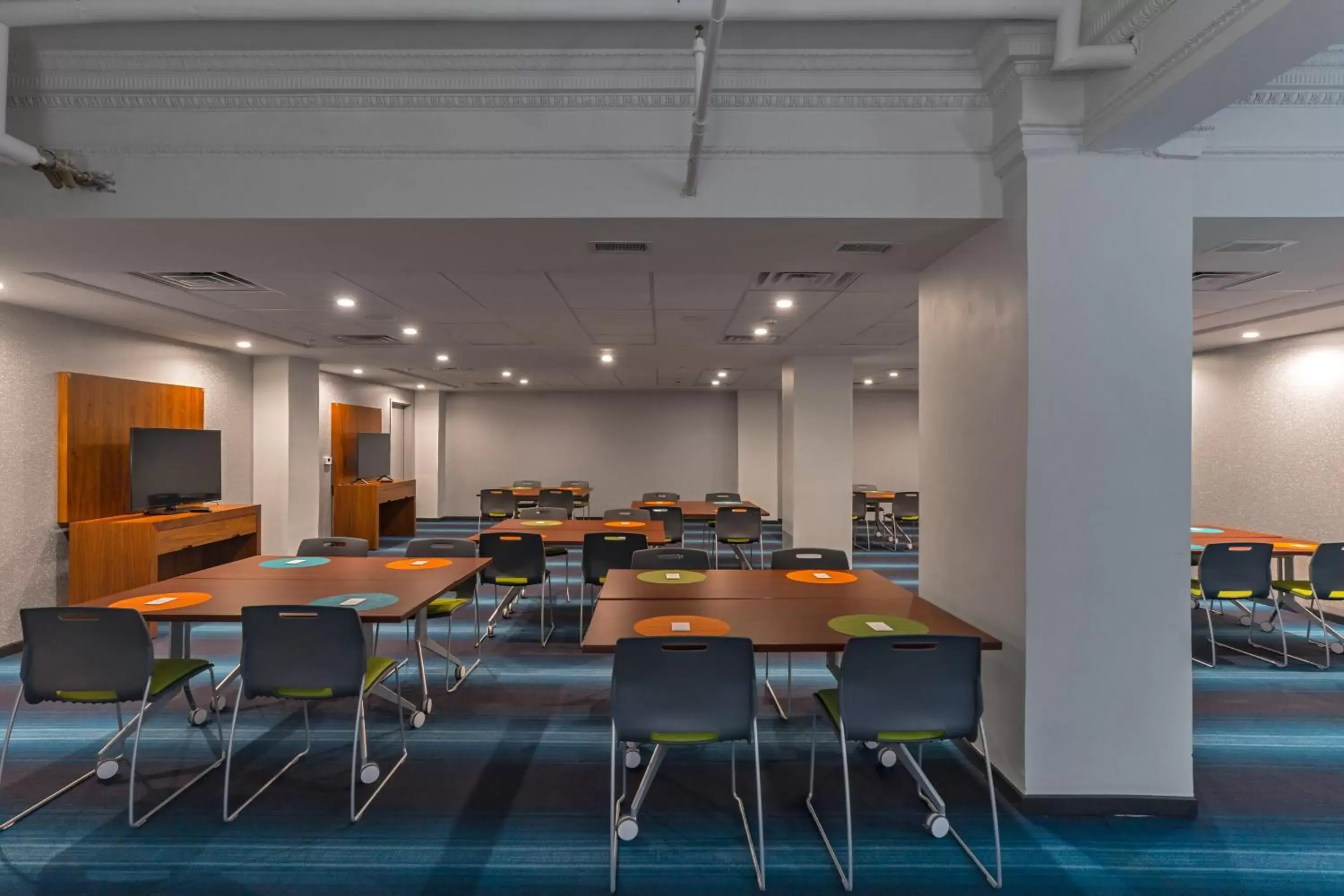 Meeting/conference room, Restaurant/Places to Eat in Aloft Houston Downtown