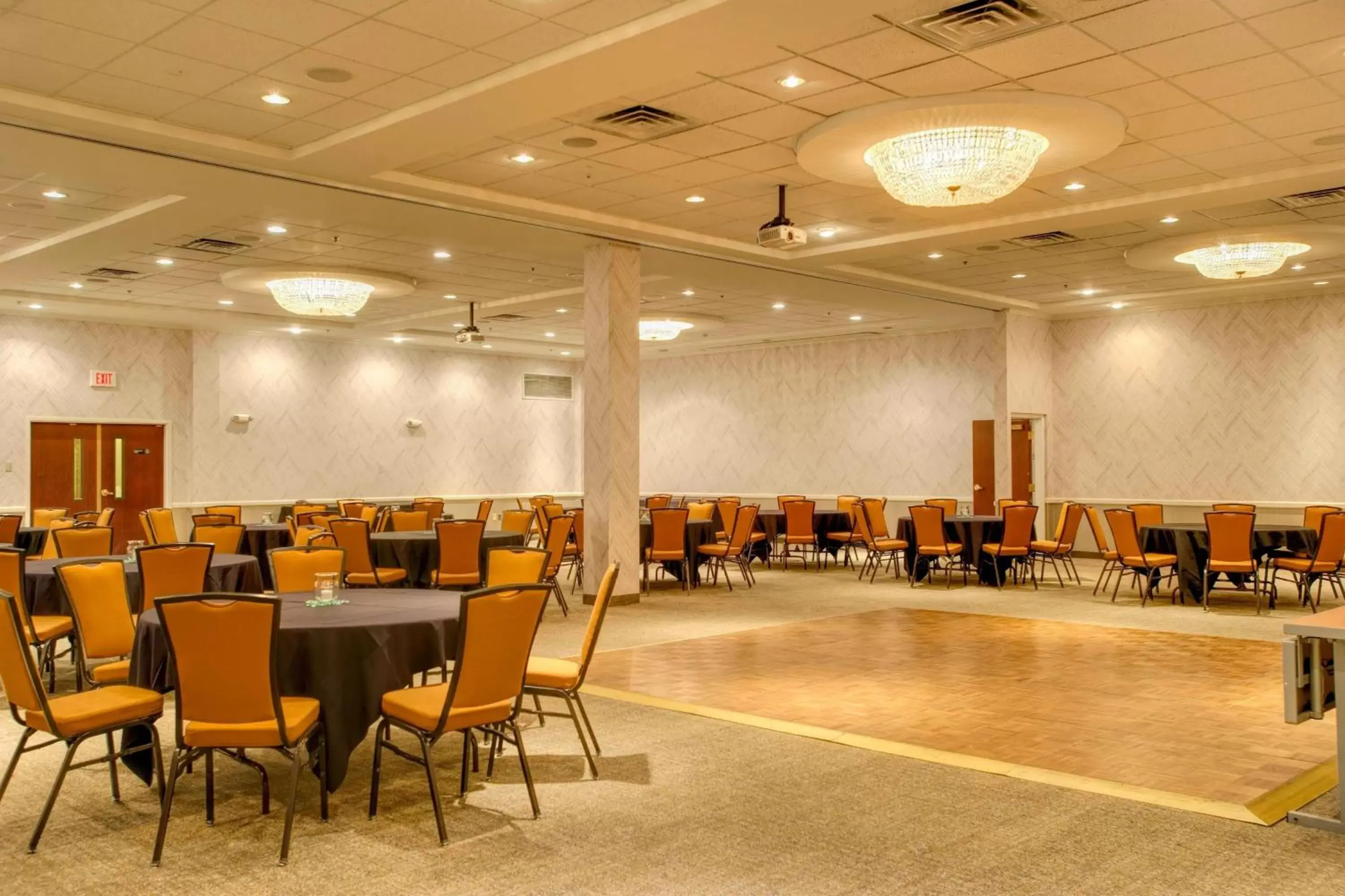 Banquet/Function facilities, Restaurant/Places to Eat in SpringHill Suites by Marriott Lawrence Downtown