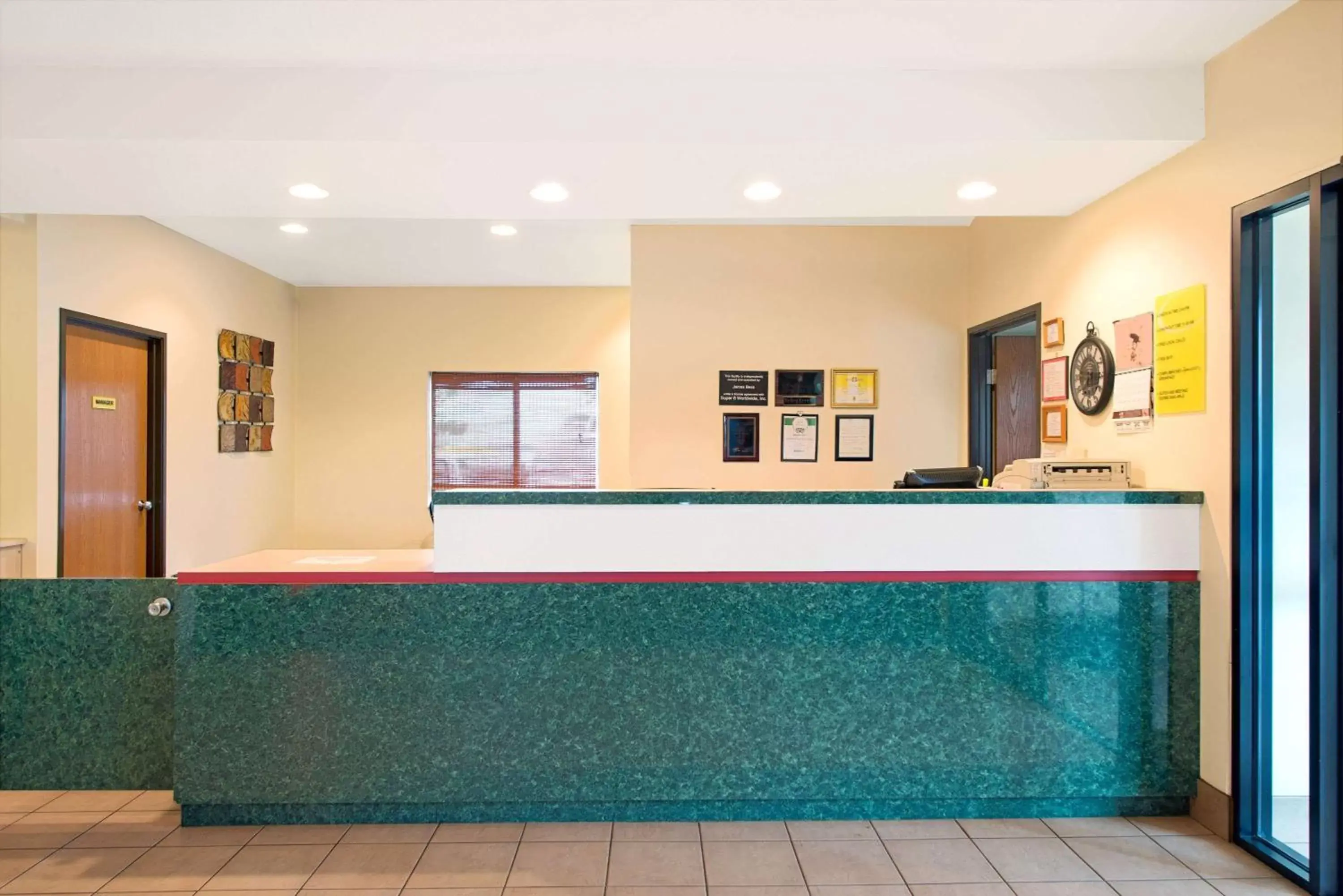 Lobby or reception in Super 8 by Wyndham Bonne Terre Lobby or reception in Super 8 by Wyndham Bonne Terre