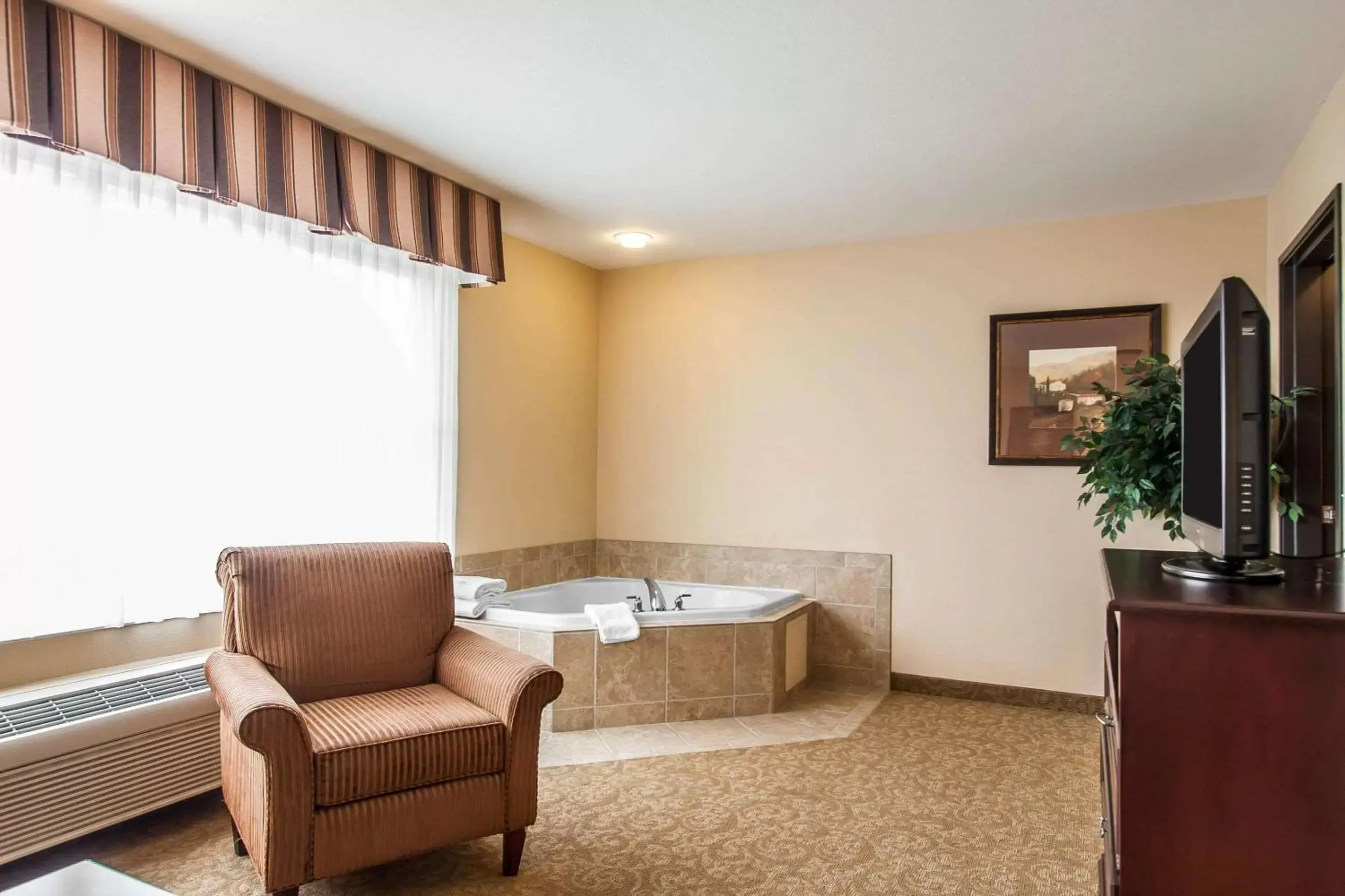 Photo of the whole room, Seating Area in Comfort Inn & Suites McMinnville Wine Country