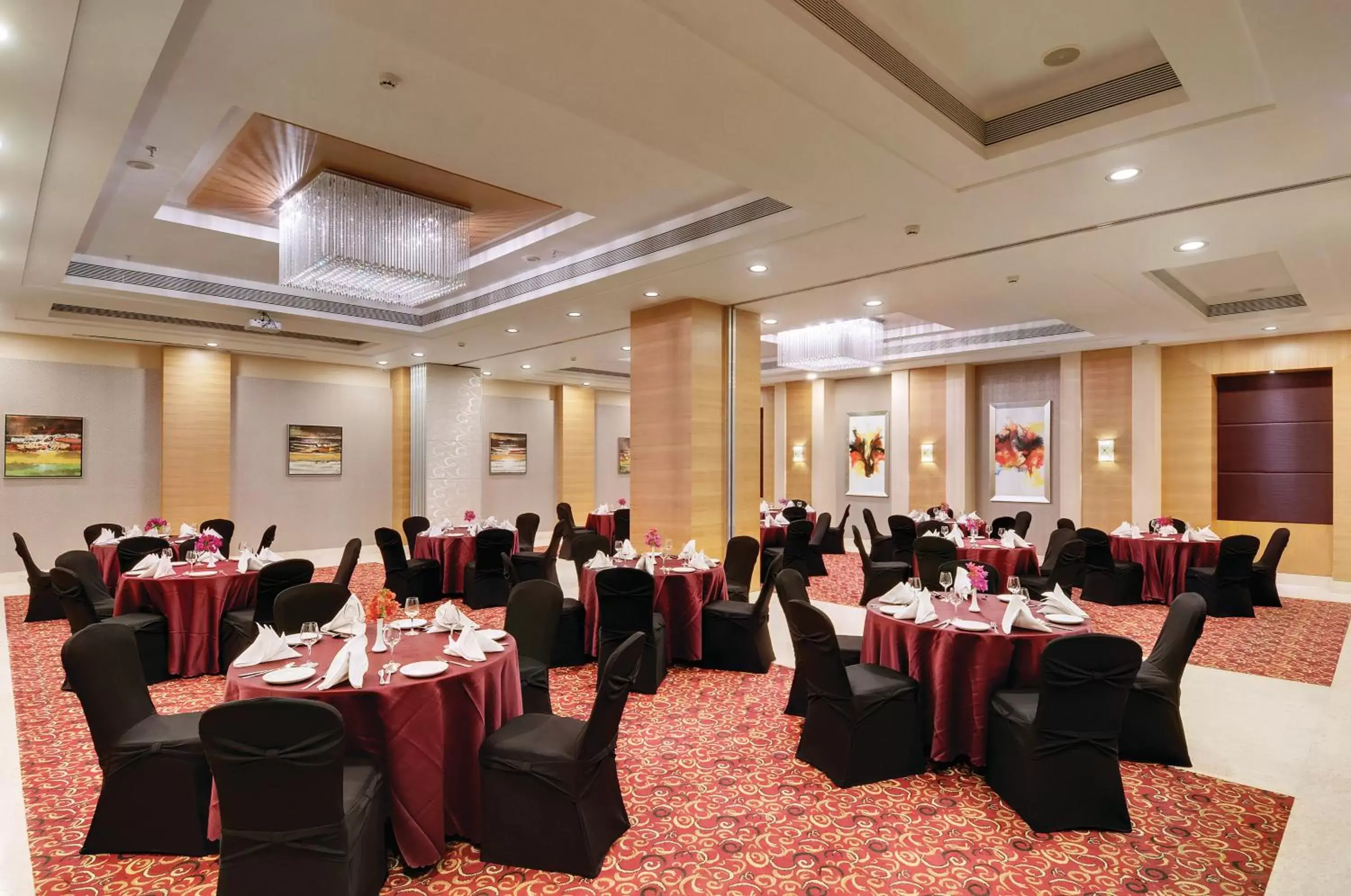 Banquet/Function facilities, Banquet Facilities in Express Inn The Business Luxury Hotel