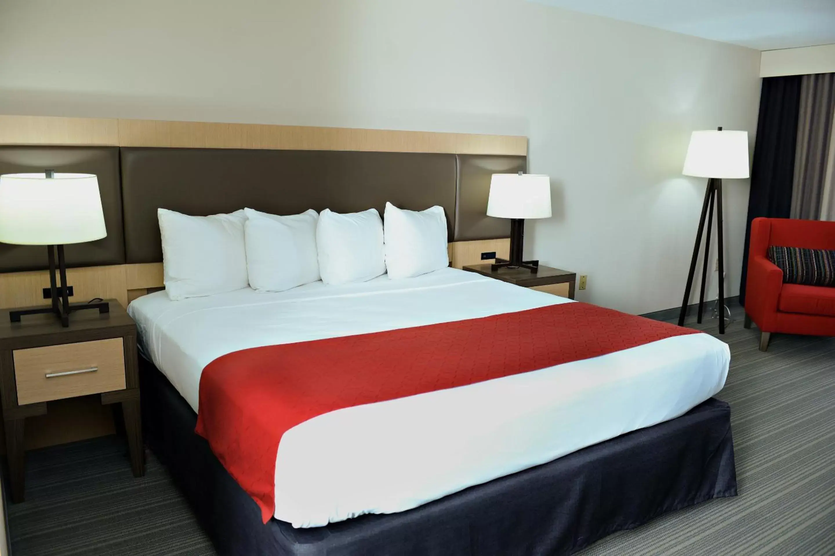 Bed in Country Inn & Suites by Radisson, Fairborn South, OH