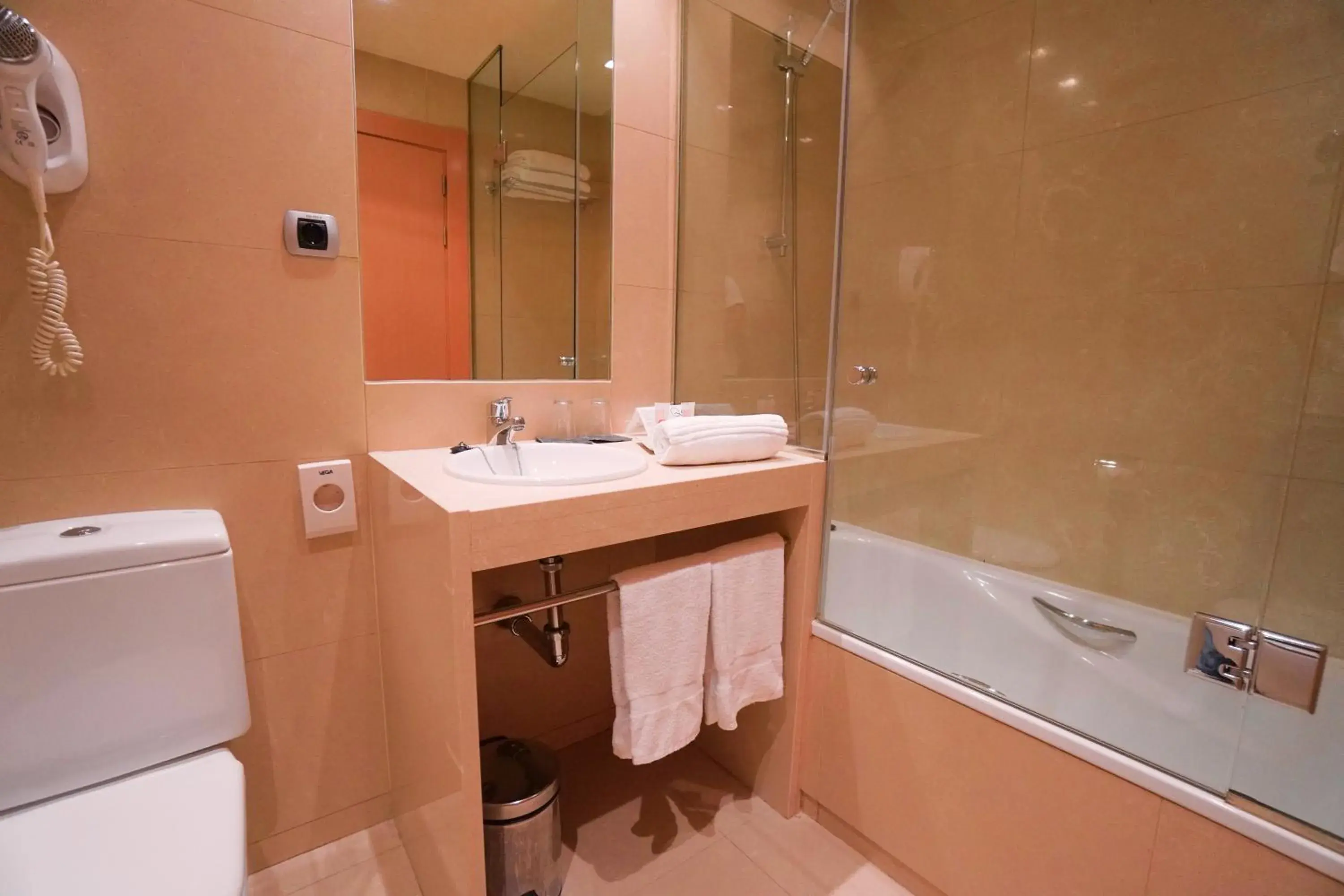 Bathroom in Hotel Reston Valdemoro