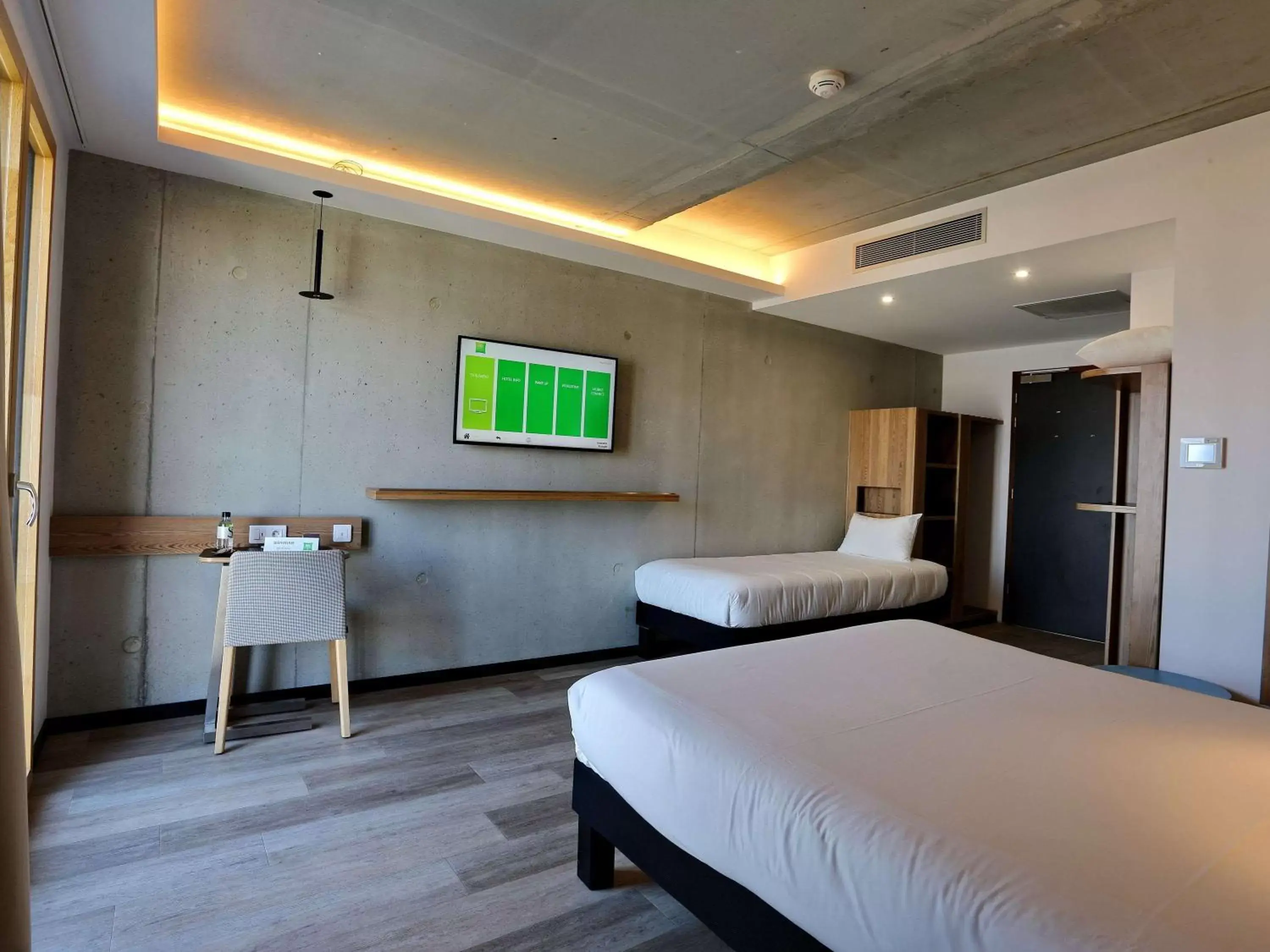 Photo of the whole room, Bed in ibis Styles Ajaccio Napoleon