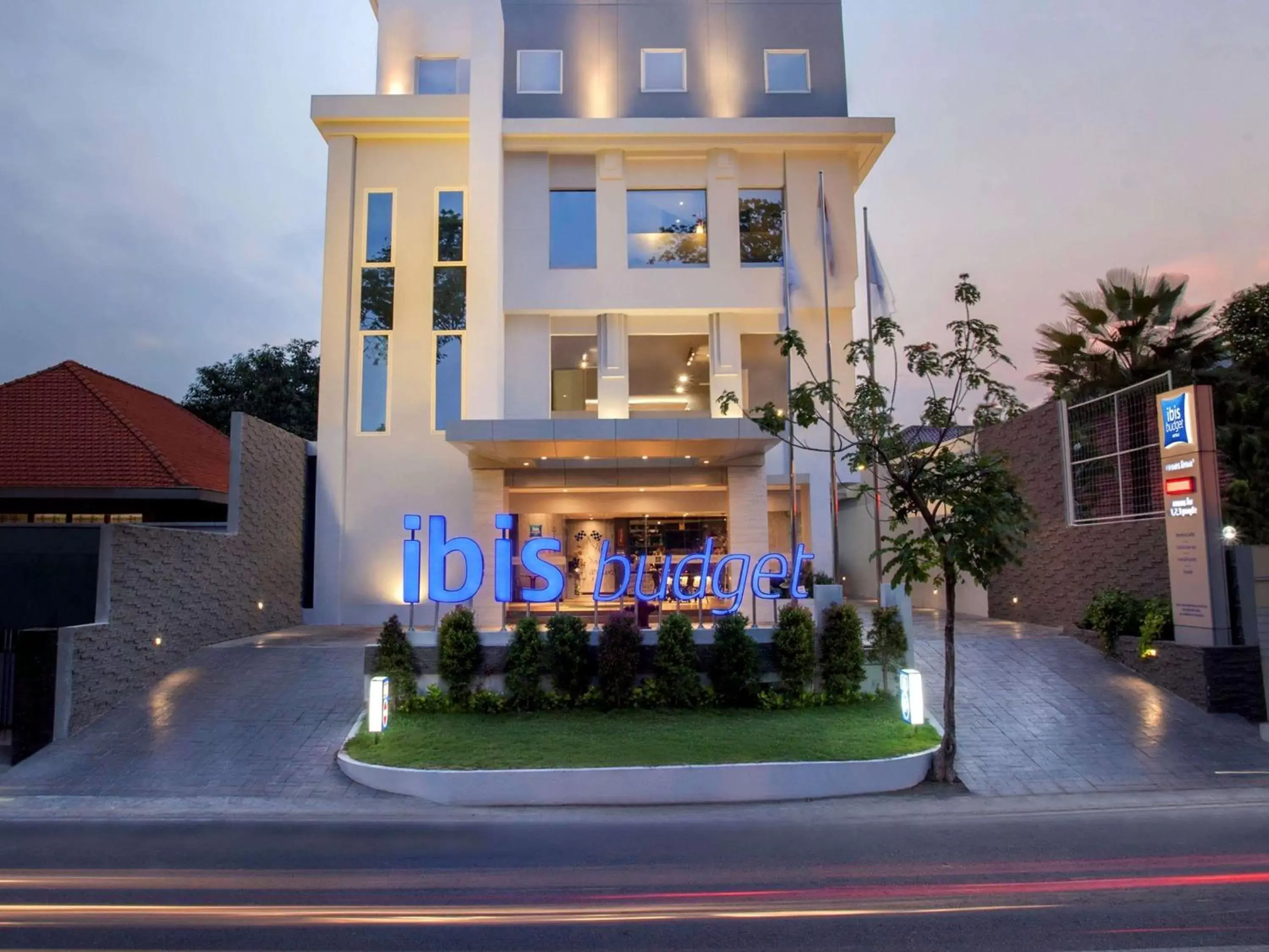 Property Building in ibis budget Surabaya Diponegoro