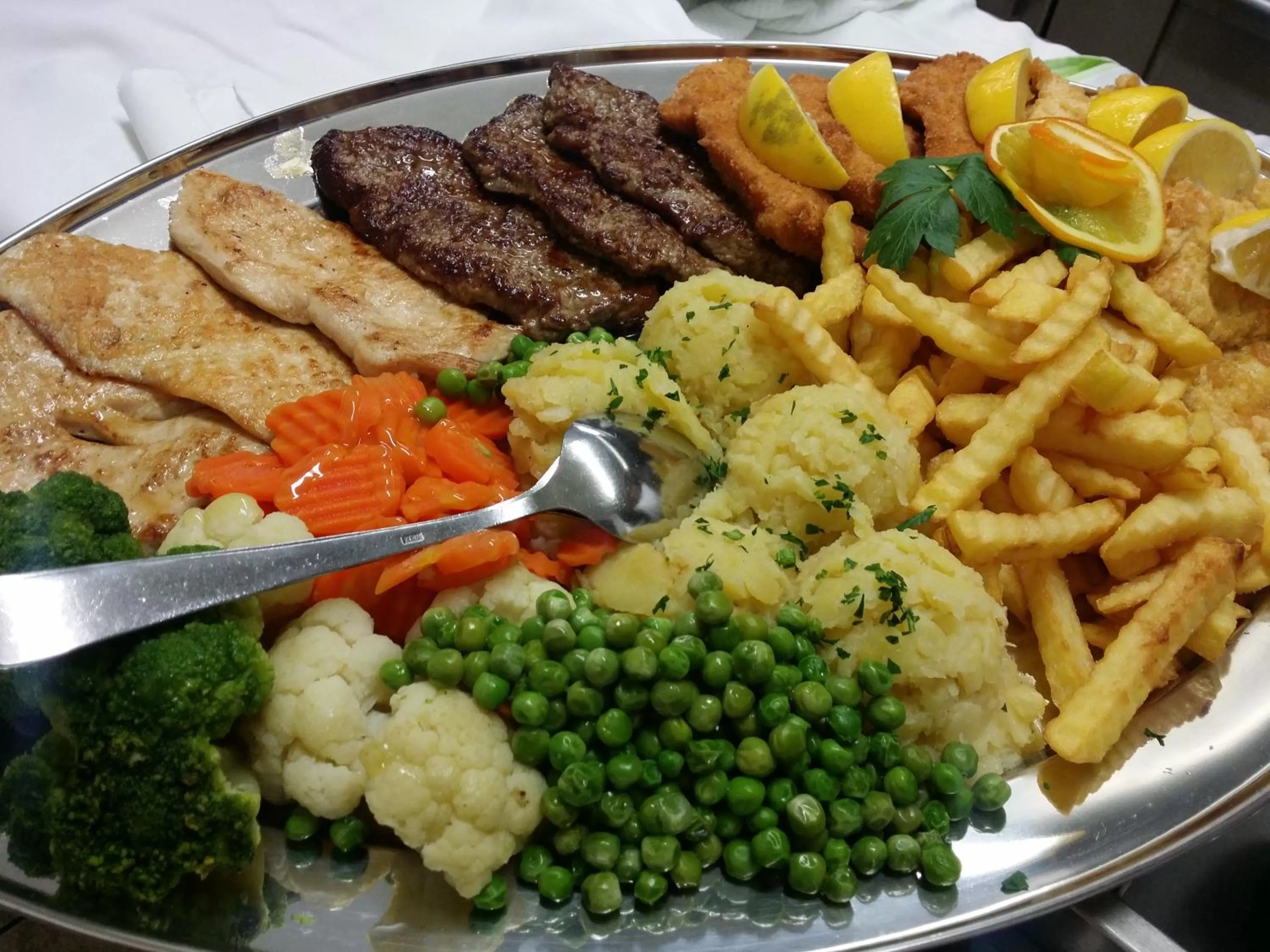 Lunch in Gostisce Jezero