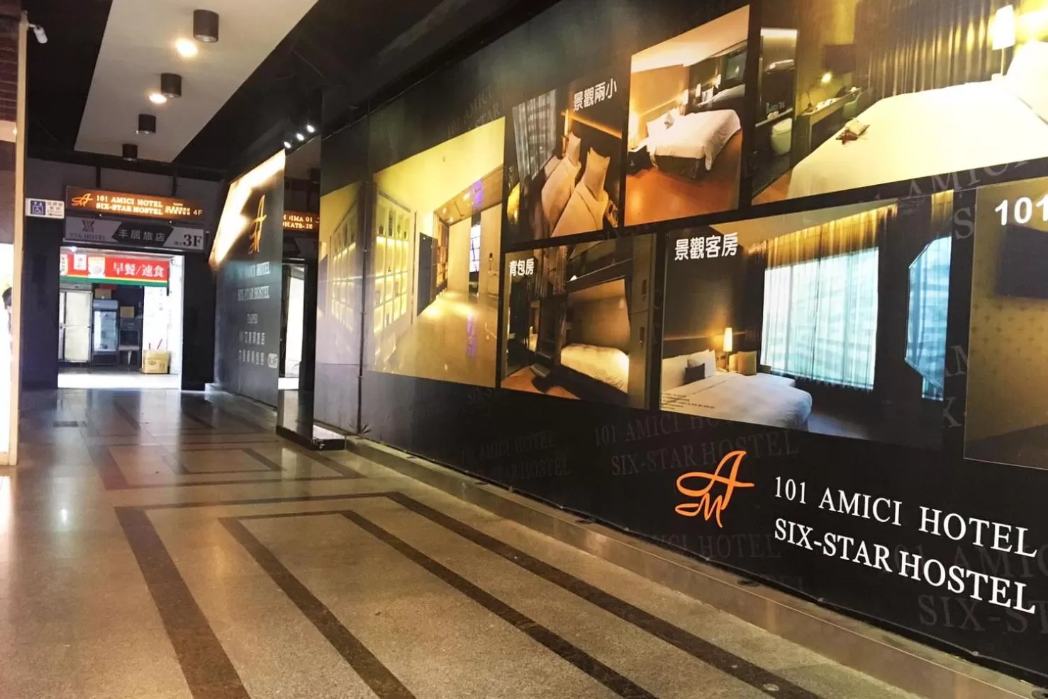 Facade/entrance in Amici hotel Six Star Hostel