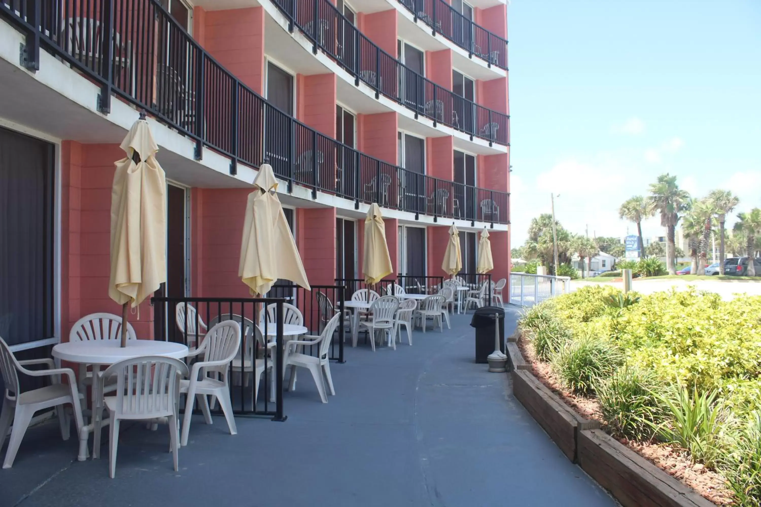 Restaurant/Places to Eat in Cove Motel Oceanfront