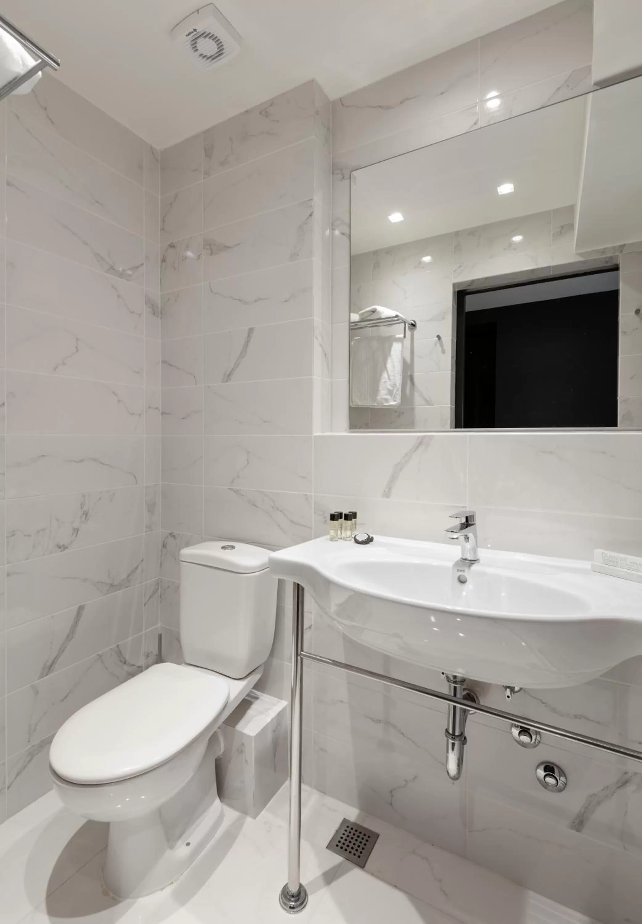 Toilet in Park Hotel