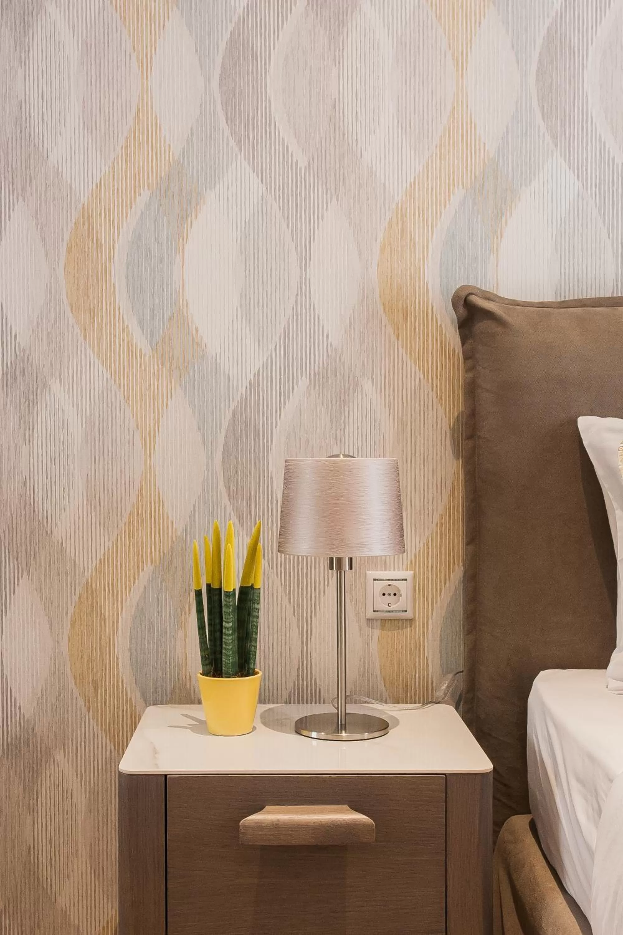 Bed in Nicholas Point Apartments and Rooms