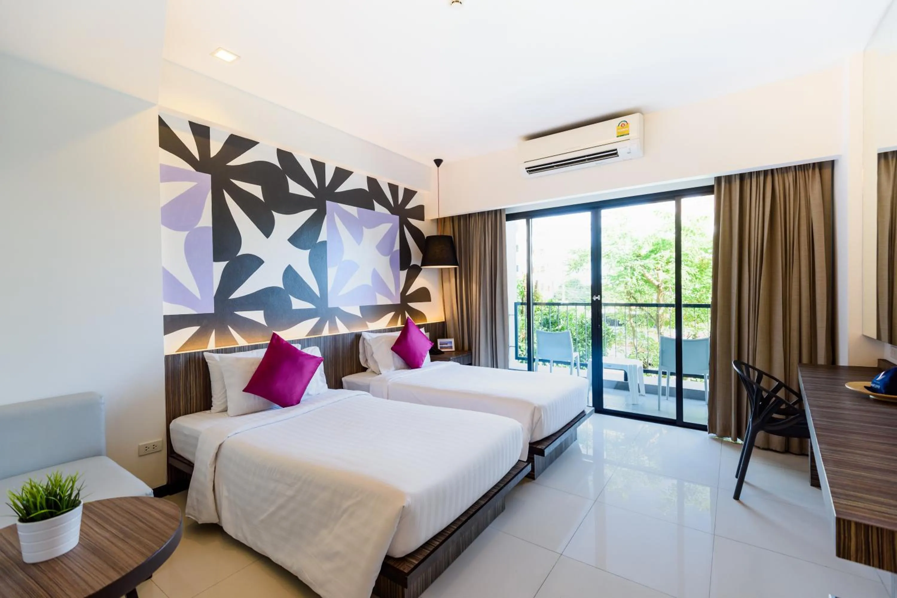 Bedroom, Bed in Hotel J Residence Pattaya