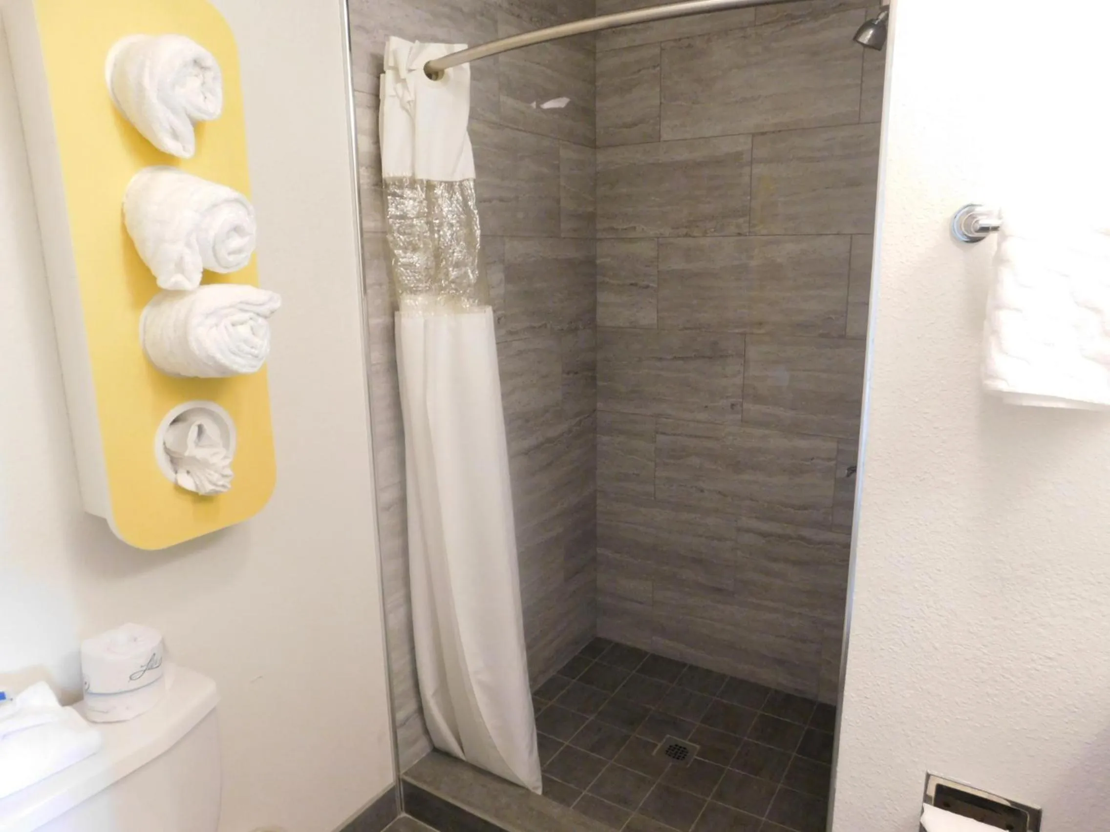 Bathroom in Fisherman's Cove Inn