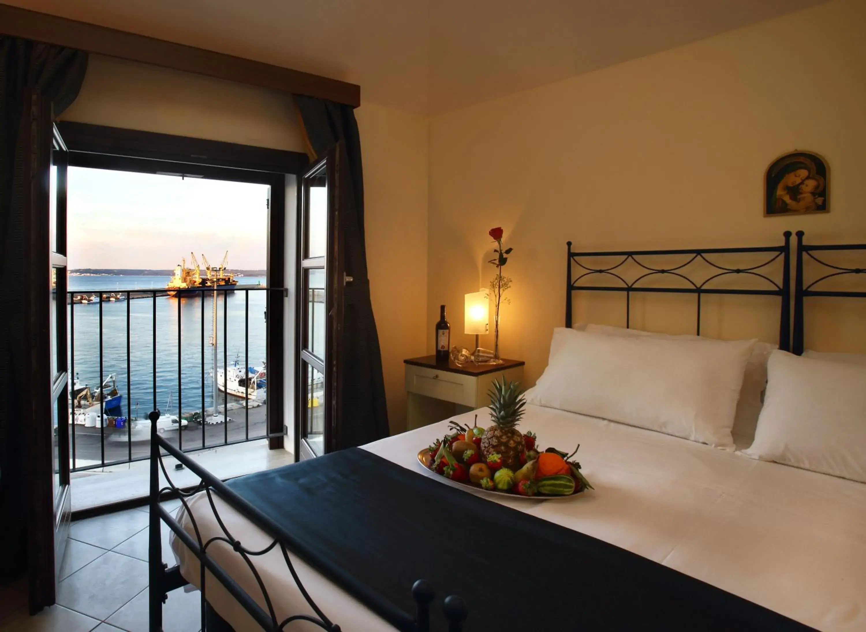 Bedroom in Al Pescatore Hotel & Restaurant