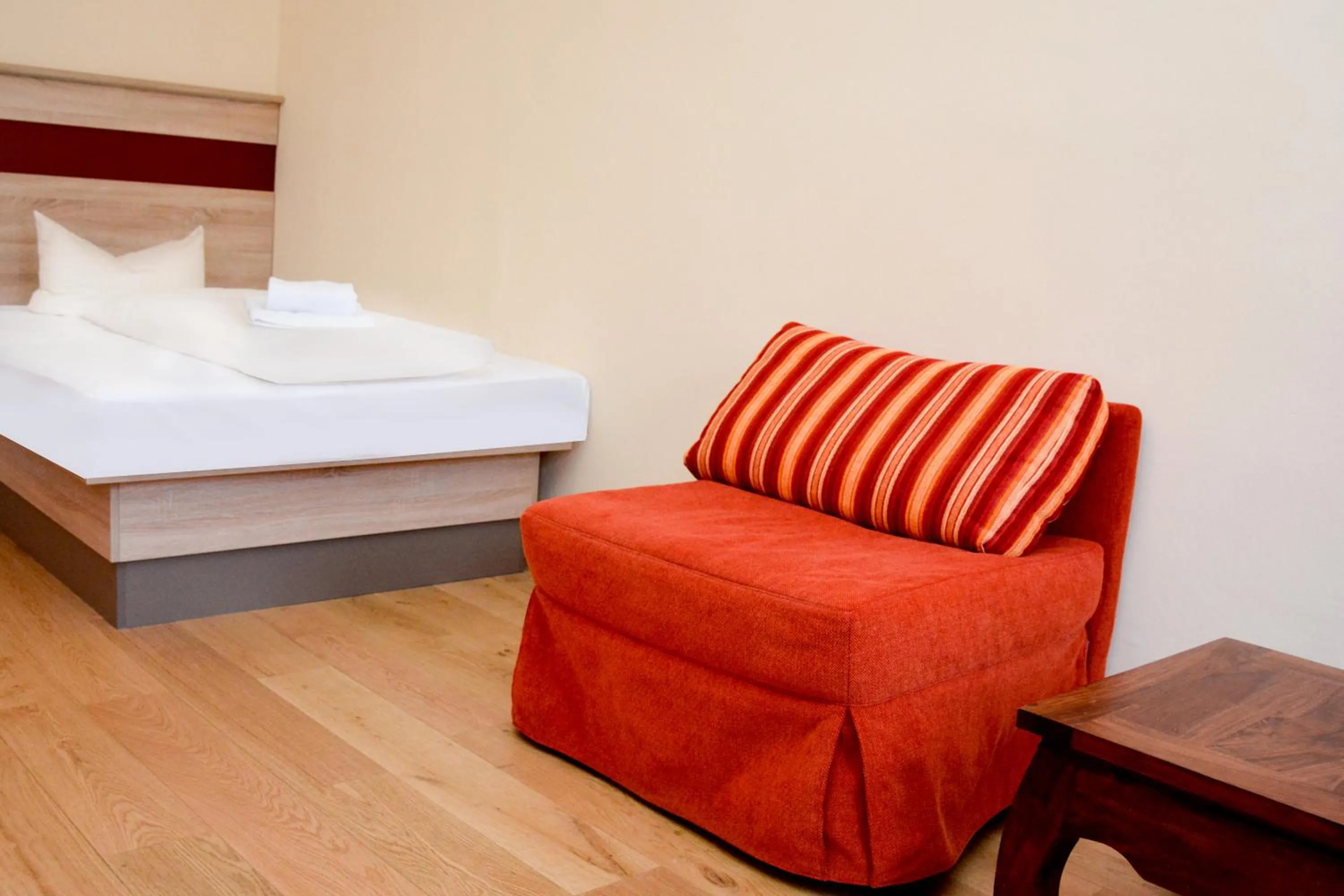 Photo of the whole room, Bed in Hotel-Gasthof Flötzinger Bräu