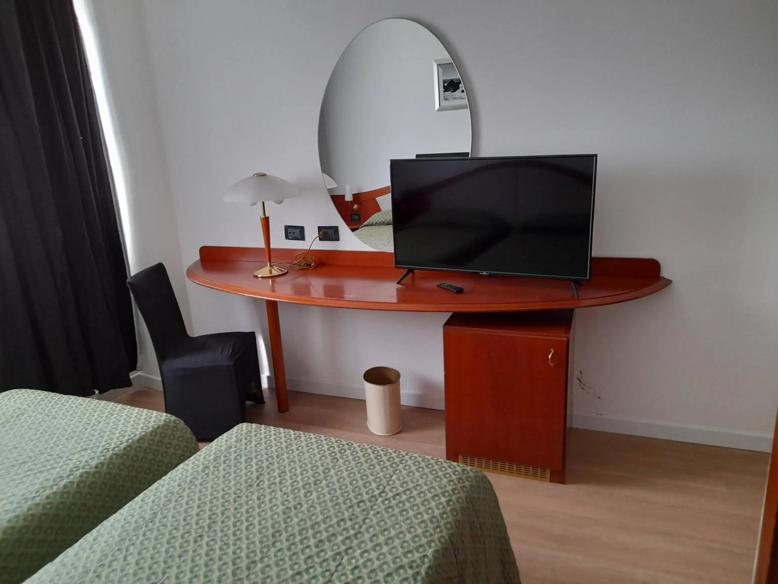 TV and multimedia, TV/Entertainment Center in Hotel Donizetti