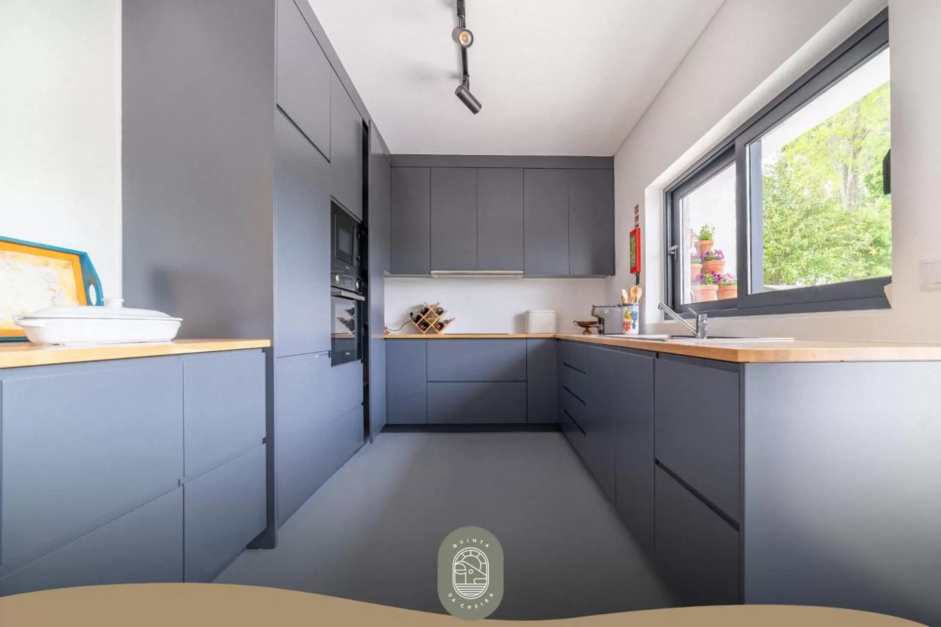 Communal kitchen in Granja da Cabrita