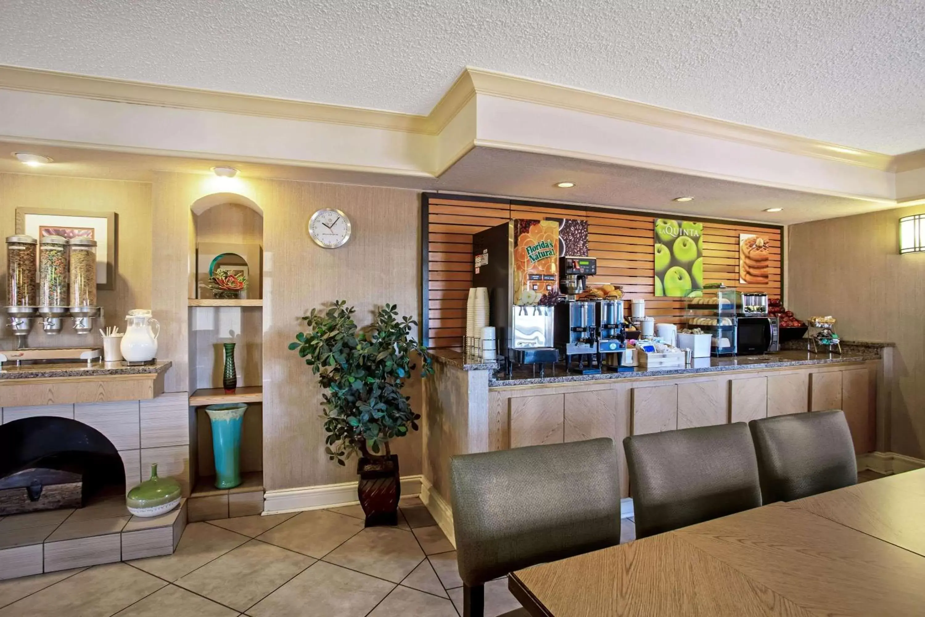 Restaurant/places to eat in La Quinta Inn by Wyndham Killeen - Fort Hood