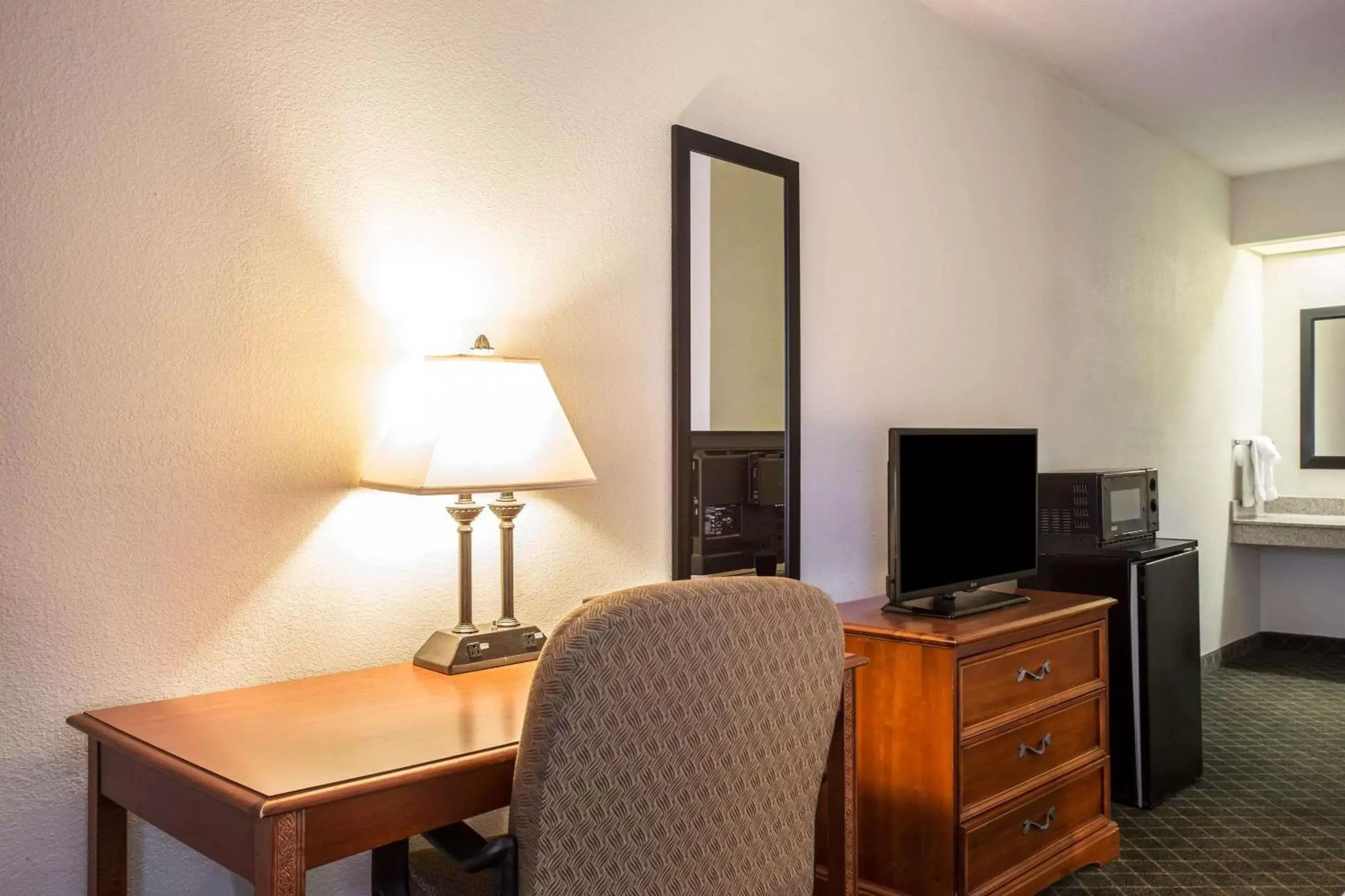 Photo of the whole room, TV/Entertainment Center in Clarion Inn & Suites Aiken