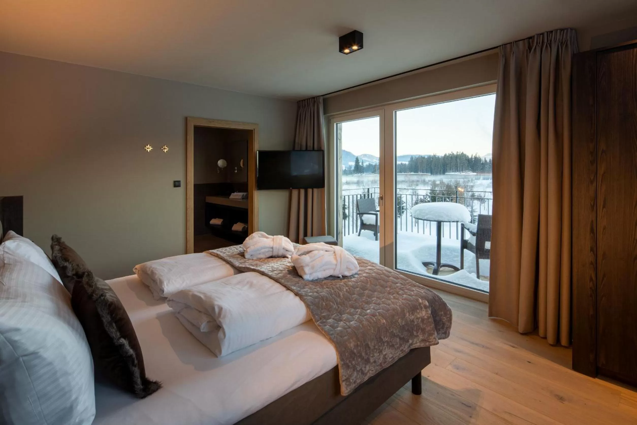 Photo of the whole room, Bed in APART Resort Westendorf