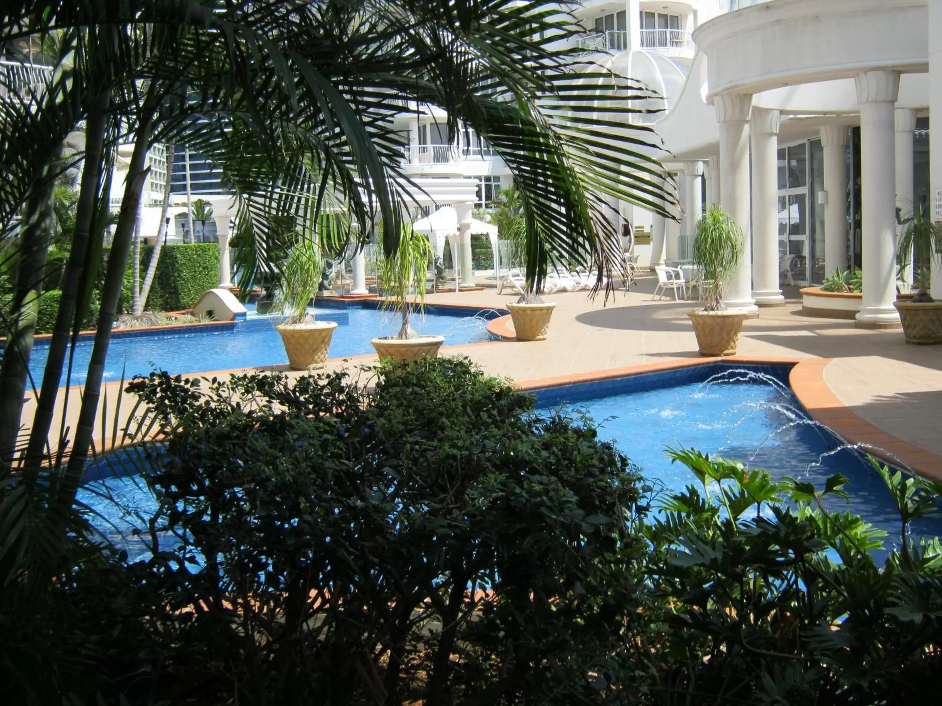 Garden, Swimming Pool in Broadbeach Holiday Apartments