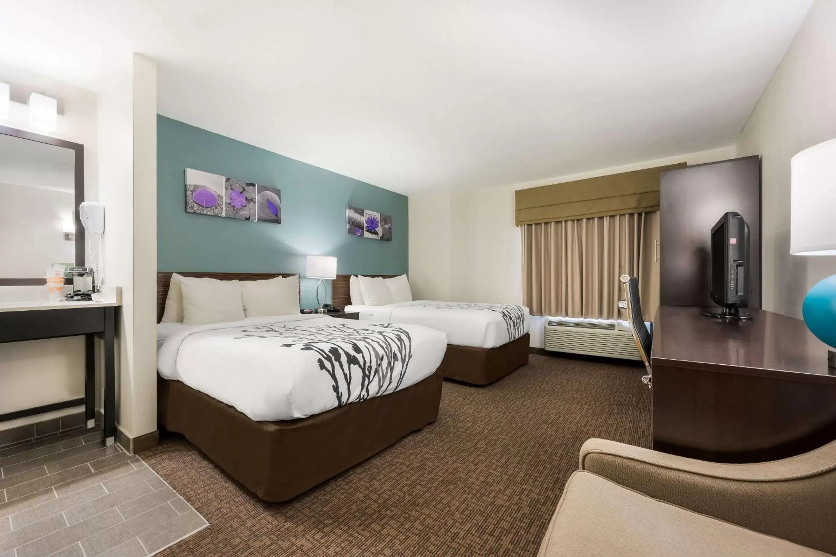 Bedroom in Sleep Inn & Suites Cullman I-65 exit 310