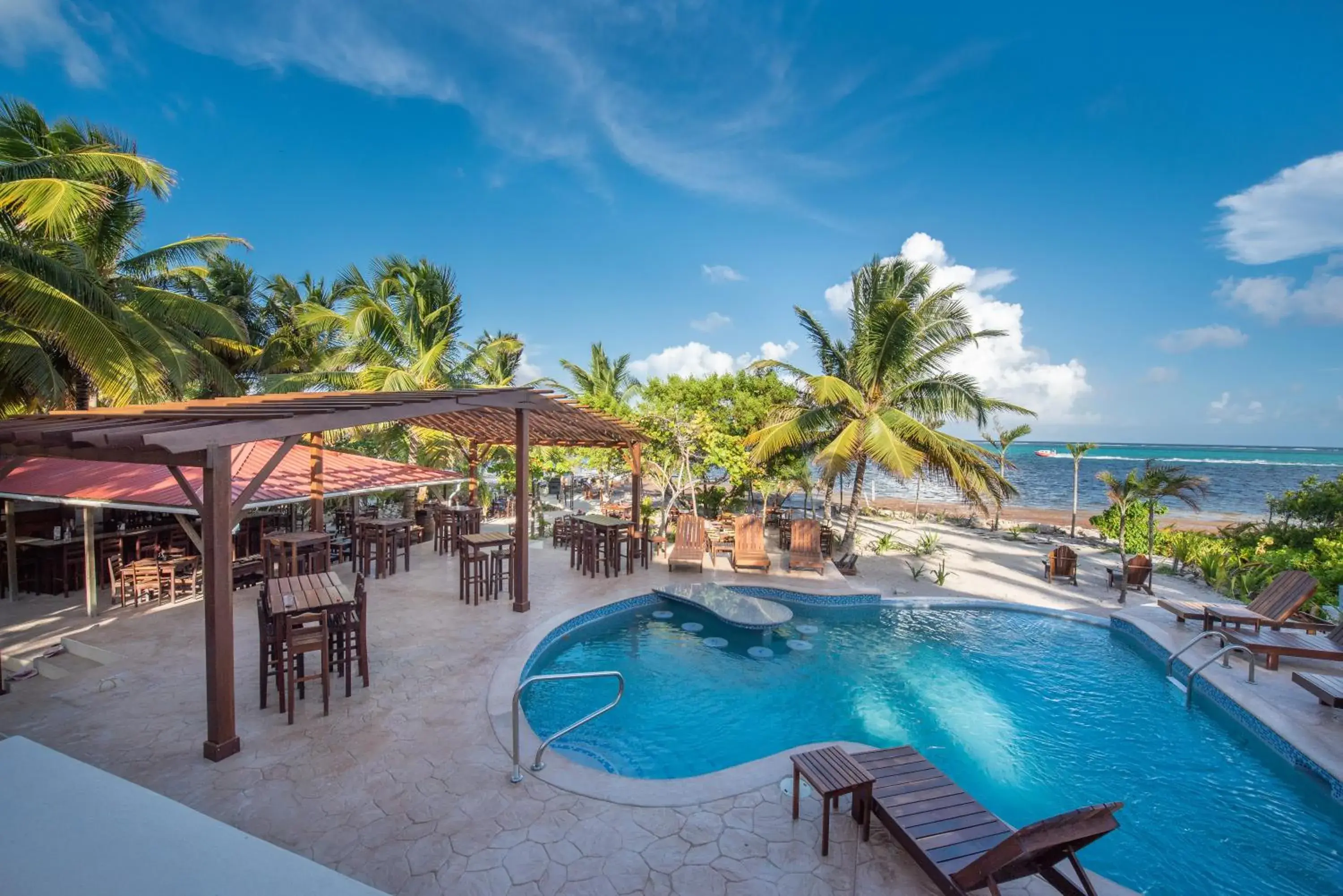 Restaurant/places to eat, Swimming Pool in Bella Vista Resort Belize