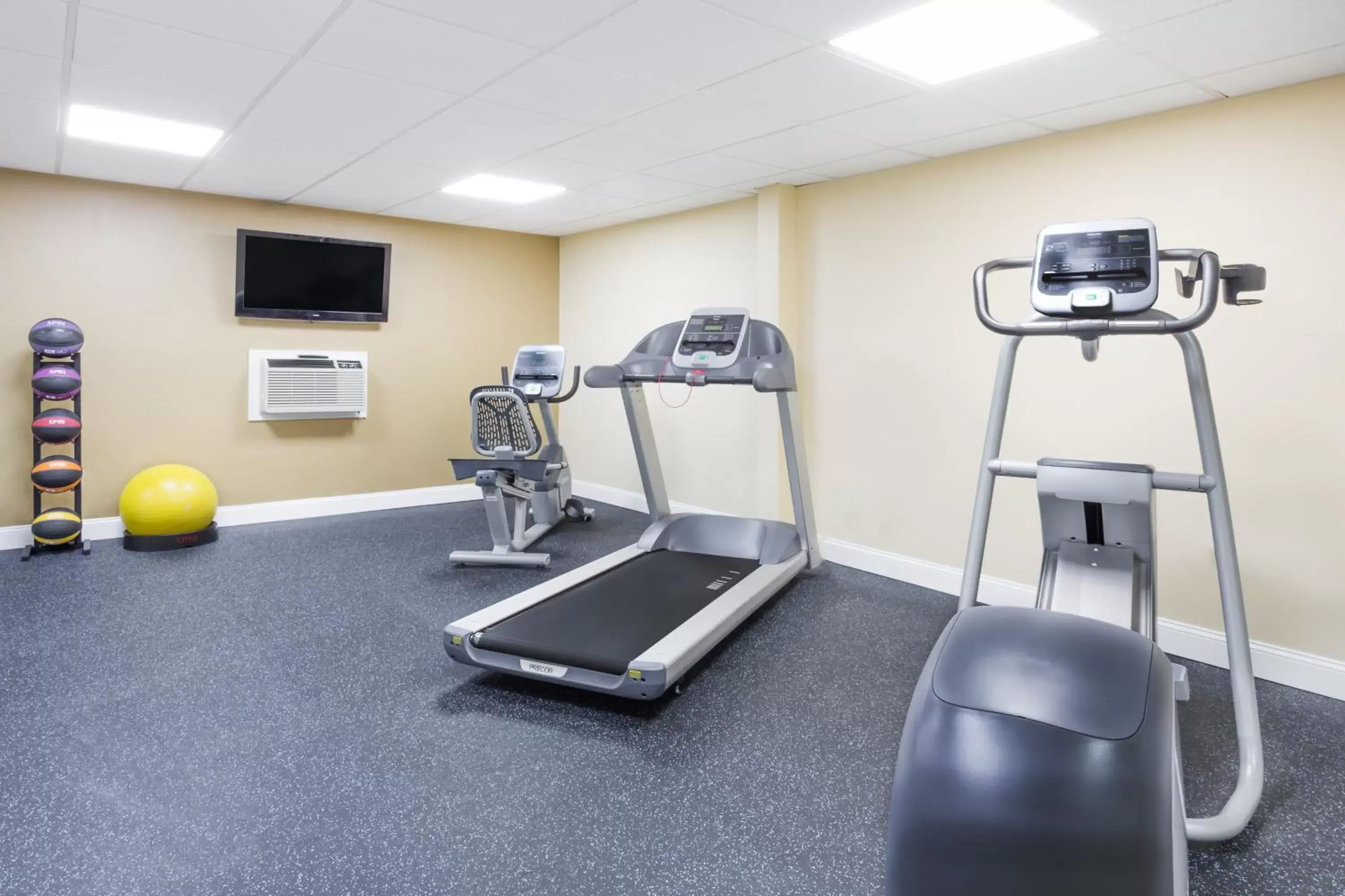 Fitness centre/facilities in Days Inn by Wyndham Staunton Fitness centre/facilities in Days Inn by Wyndham Staunton