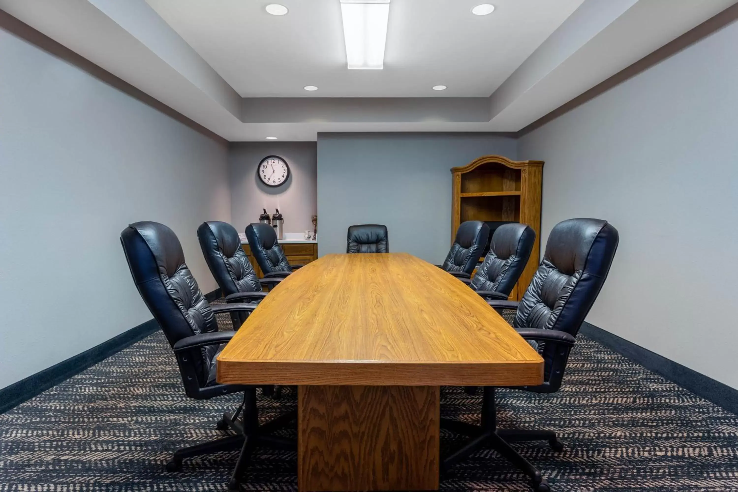 Meeting/conference room in AmericInn by Wyndham Fulton Clinton