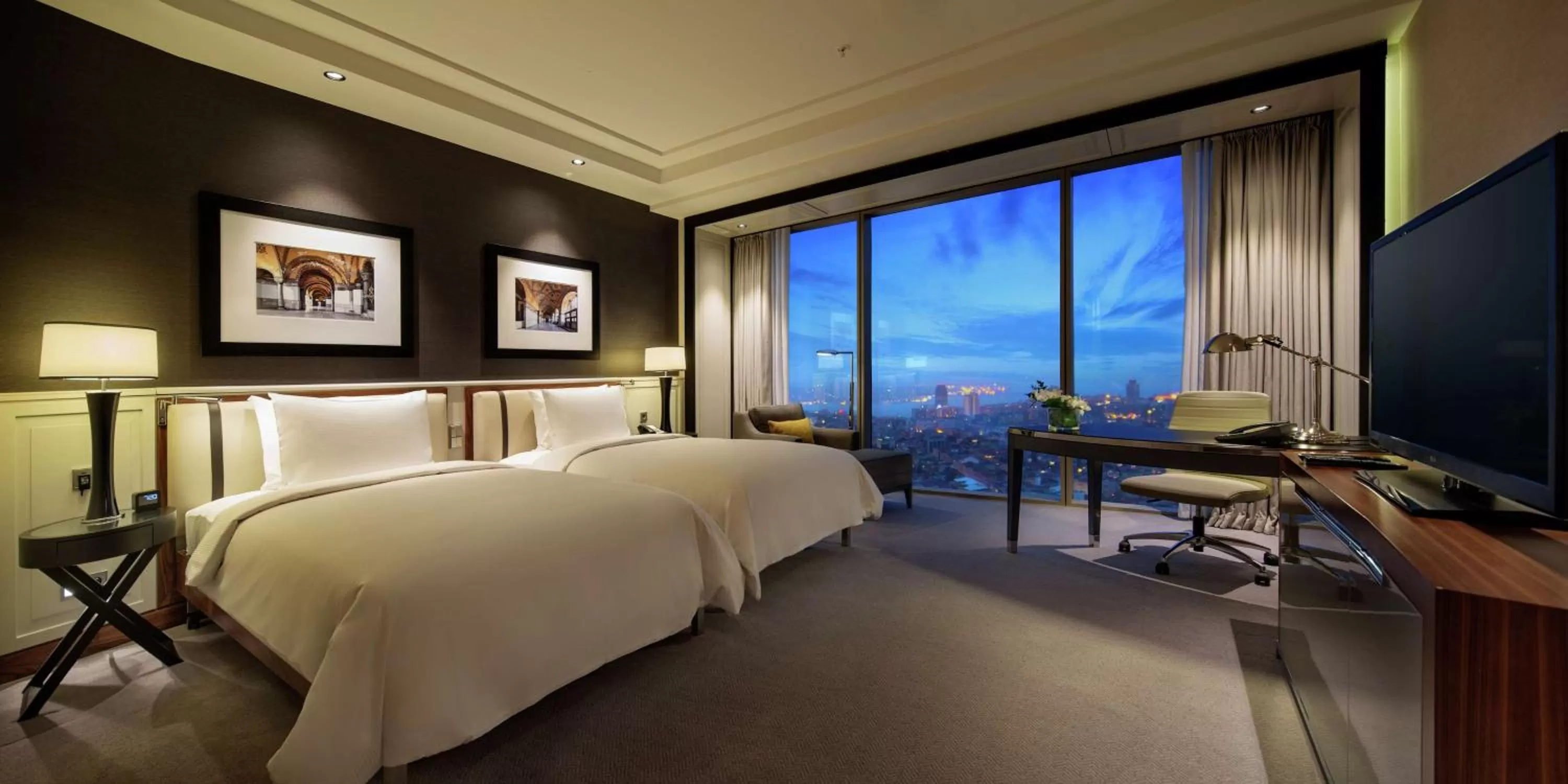 TV and multimedia, Bed in Hilton Istanbul Bomonti