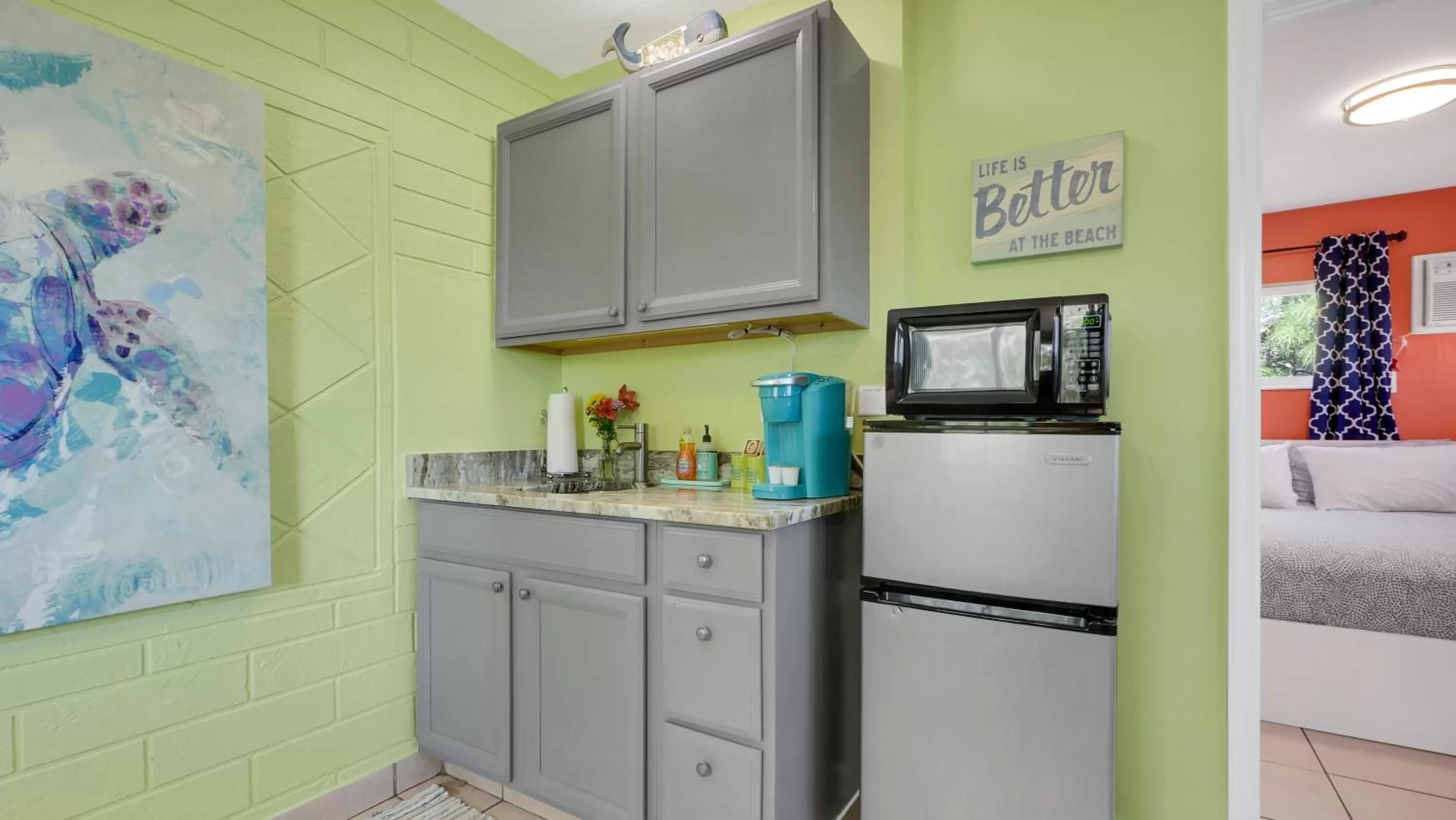 Kitchen or kitchenette, Kitchen/Kitchenette in The Beach House - Treasure Island
