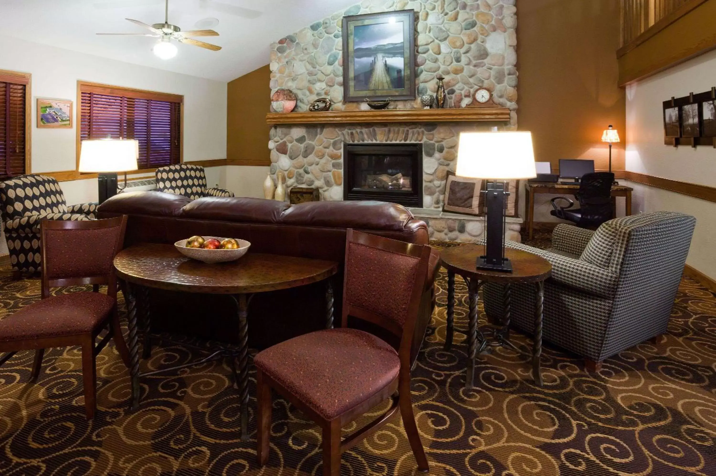 Lobby or reception, Seating Area in AmericInn by Wyndham Austin