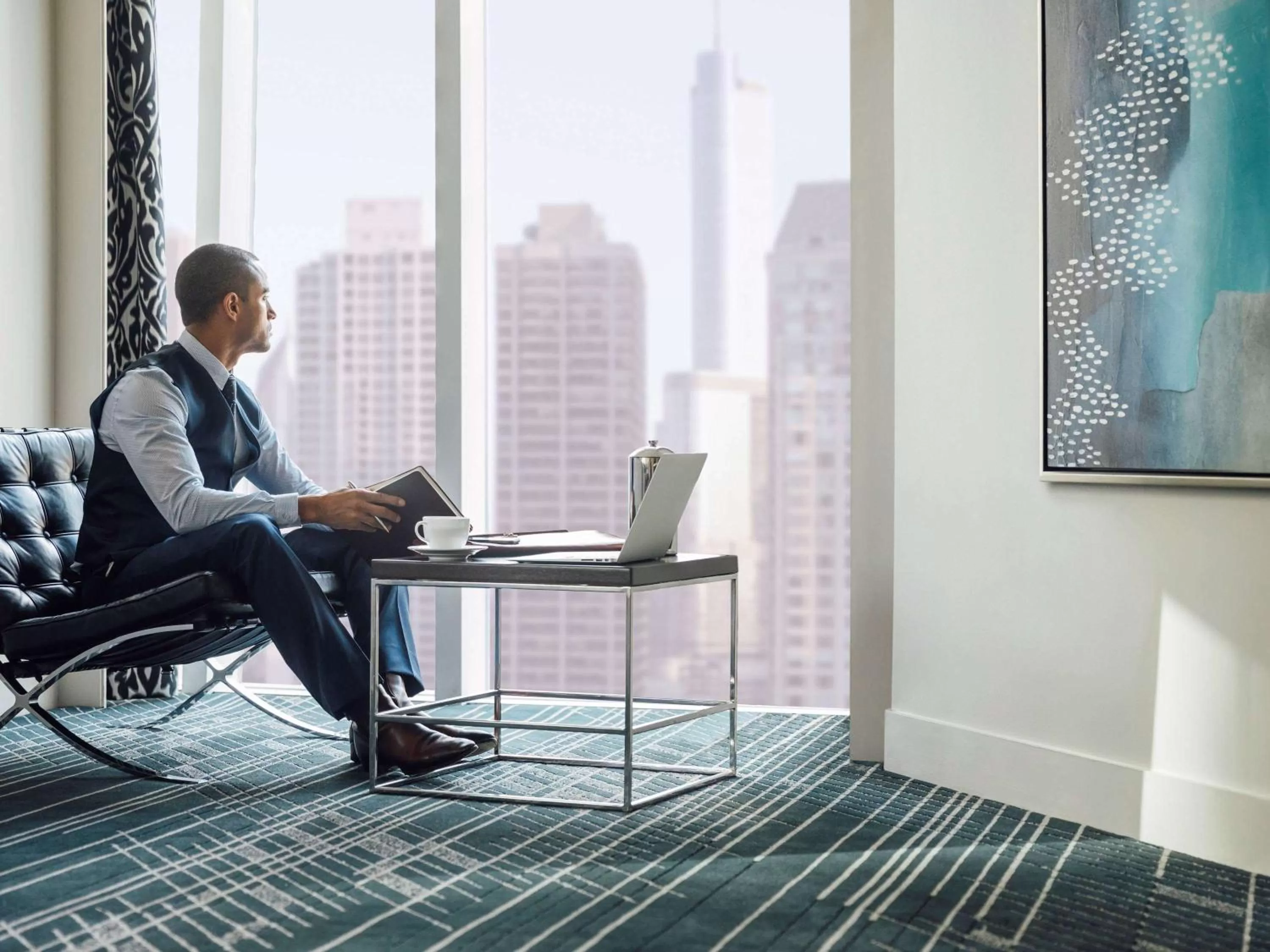 Seating area in Sofitel Chicago Magnificent Mile