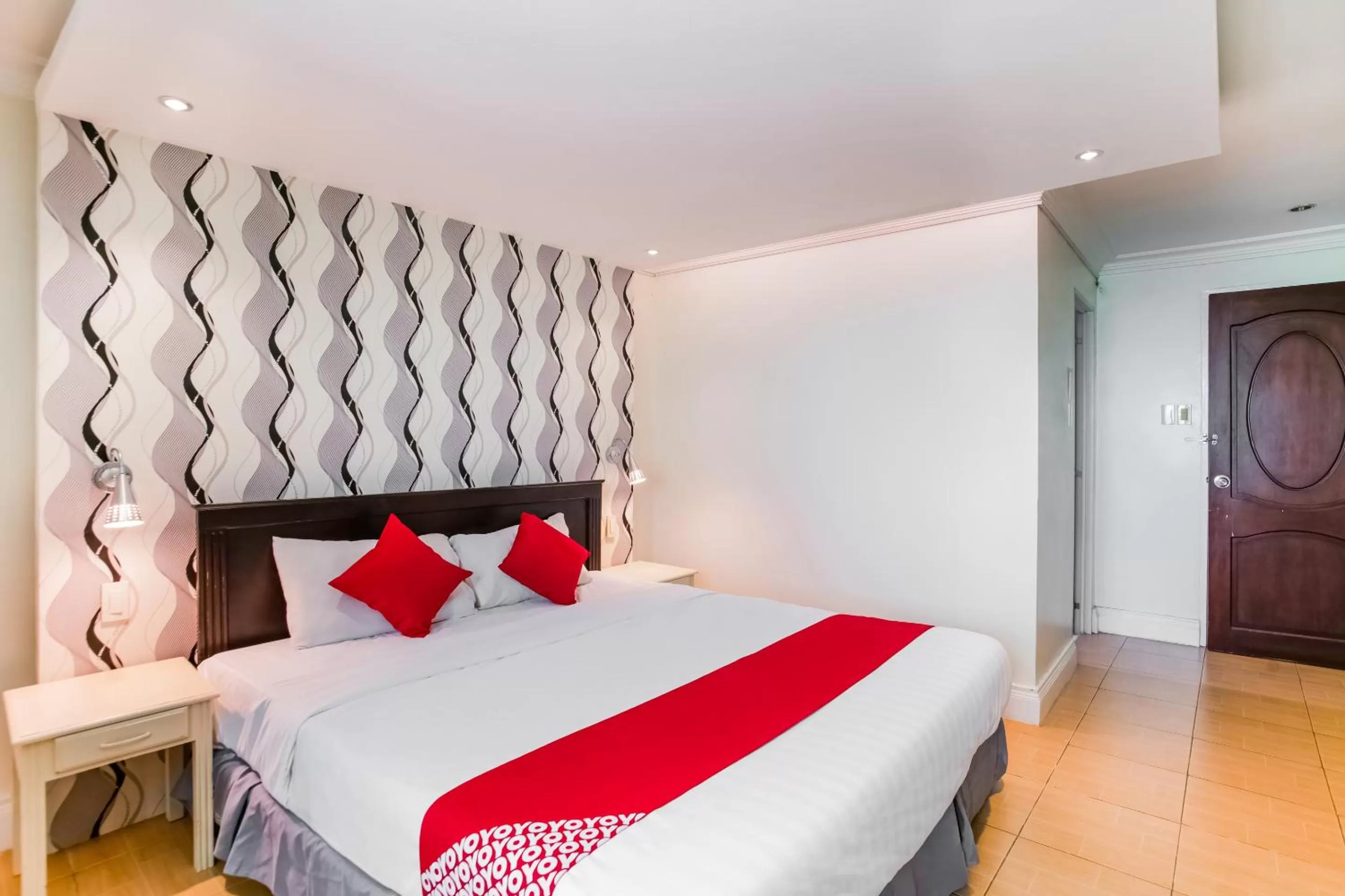 Photo of the whole room, Bed in Hotel Euroasia By BLUEBOOKERS