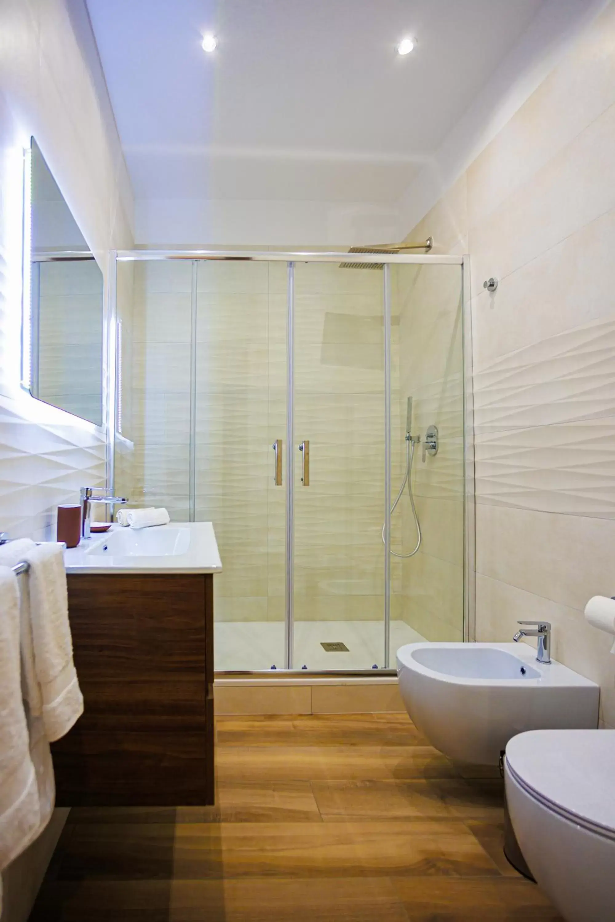 Shower, Bathroom in Peca's room