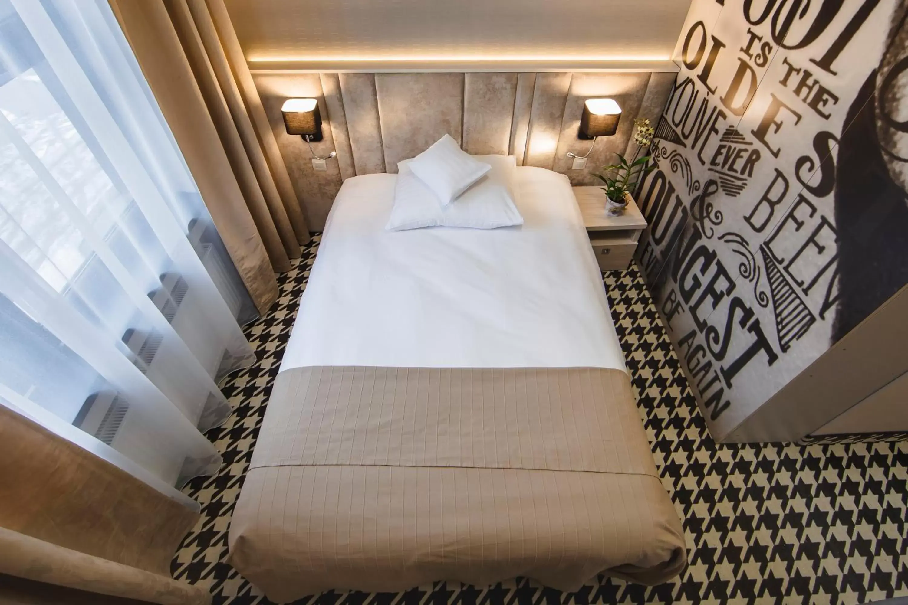 Bedroom, Bed in Art Hotel's Sosnowiec Bedroom, Bed in Art Hotel's Sosnowiec