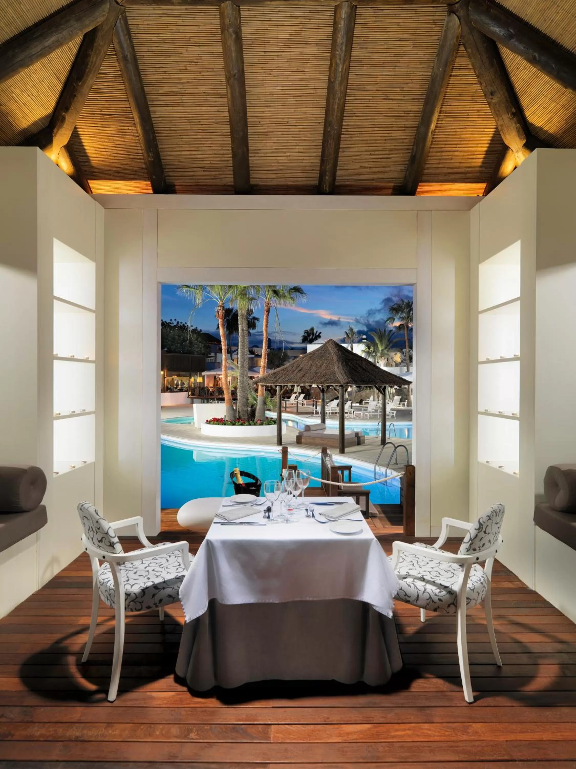 Restaurant/places to eat in Boutique Hotel H10 White Suites - Adults Only