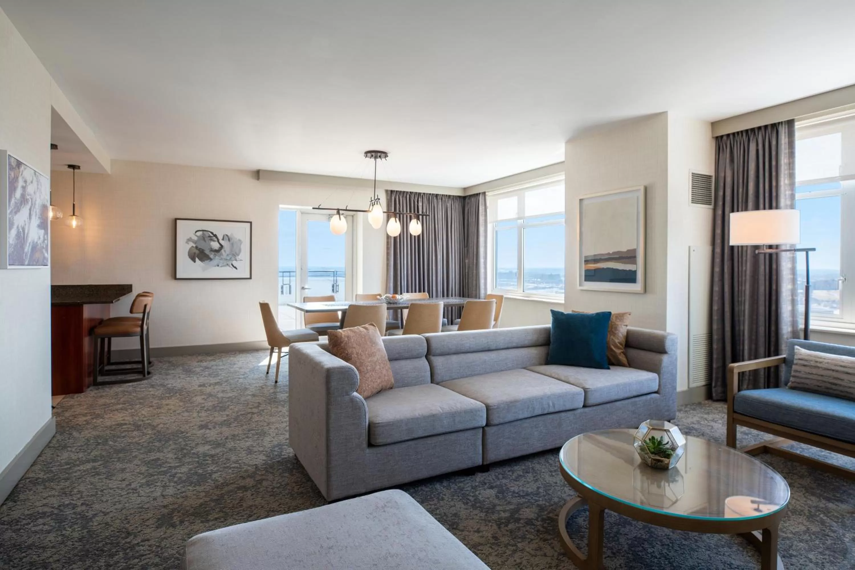 Living room in The Westin Chicago Lombard