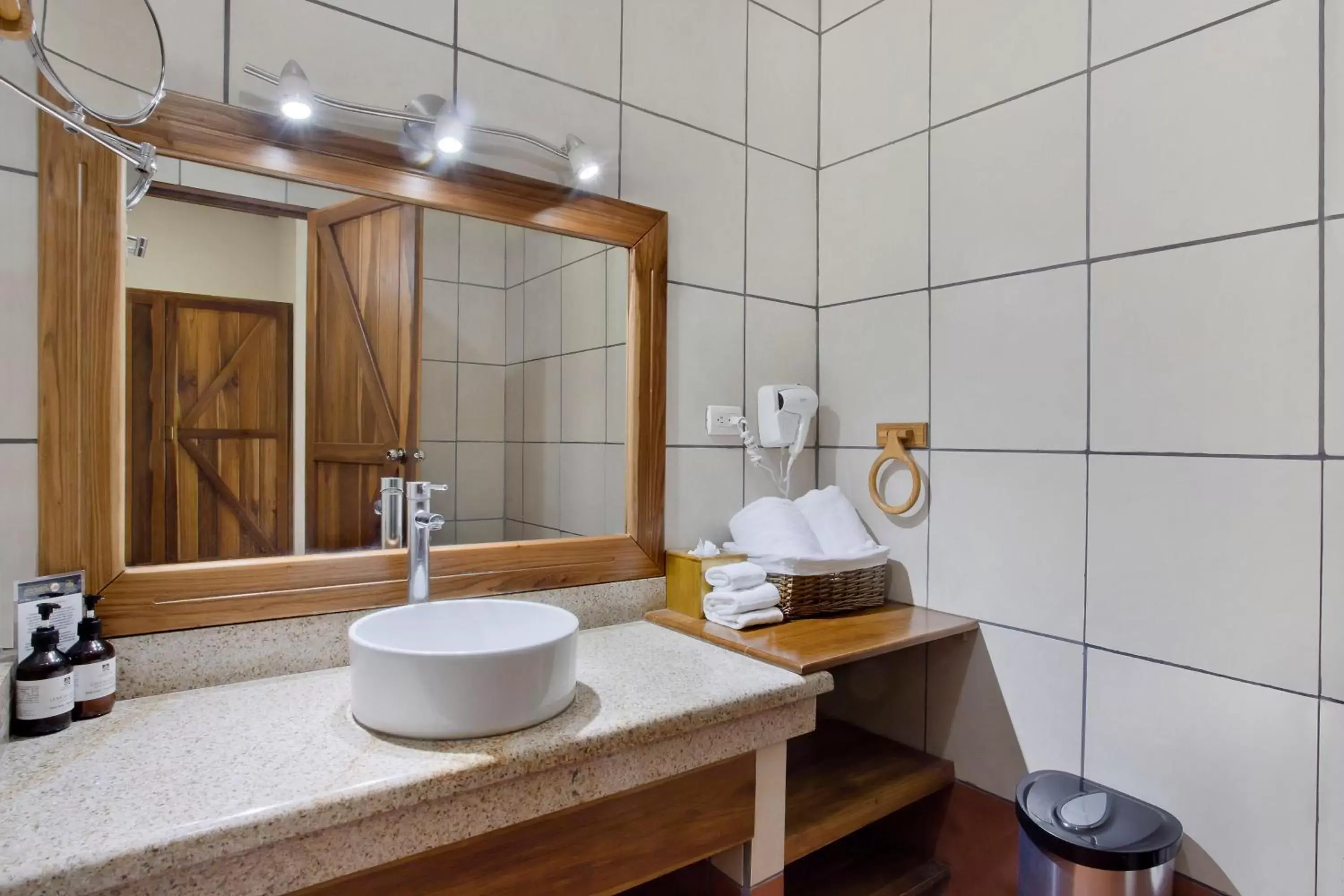 Bathroom in Hacienda Guachipelin Volcano Ranch Hotel & Hot Springs