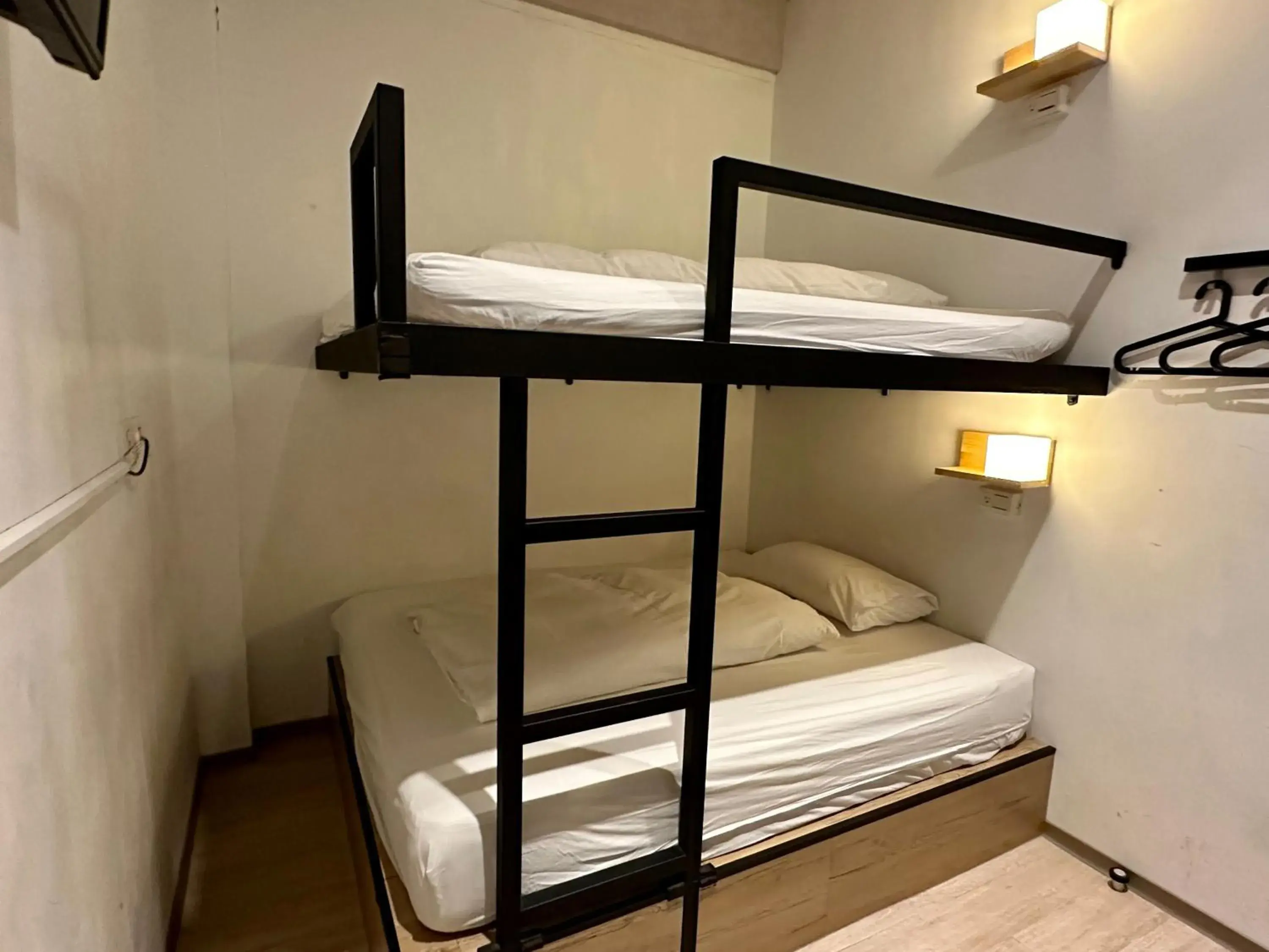 Bed, Bunk Bed in Taipei Sunny Hostel