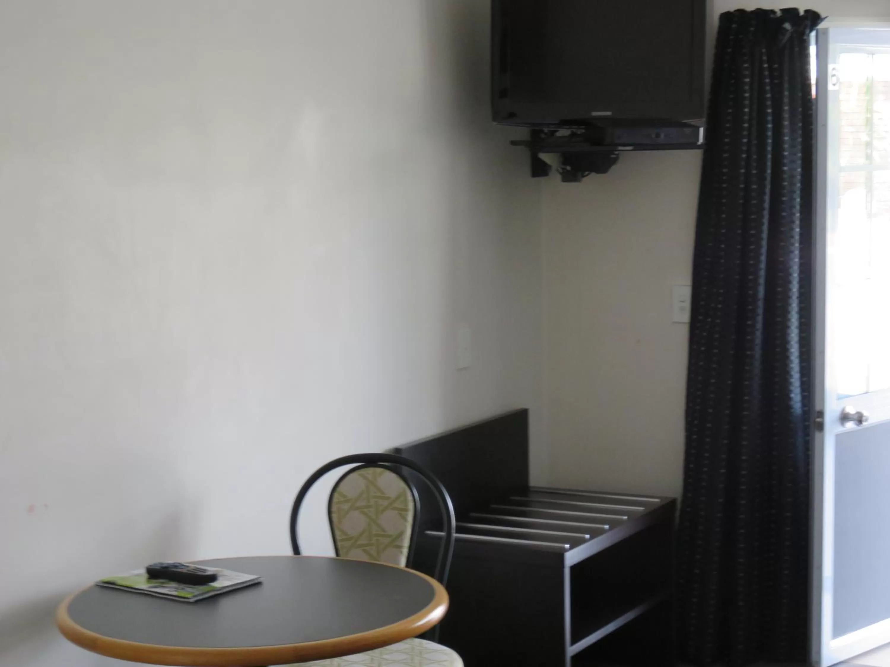 Coffee/tea facilities in Admirals Motor Lodge