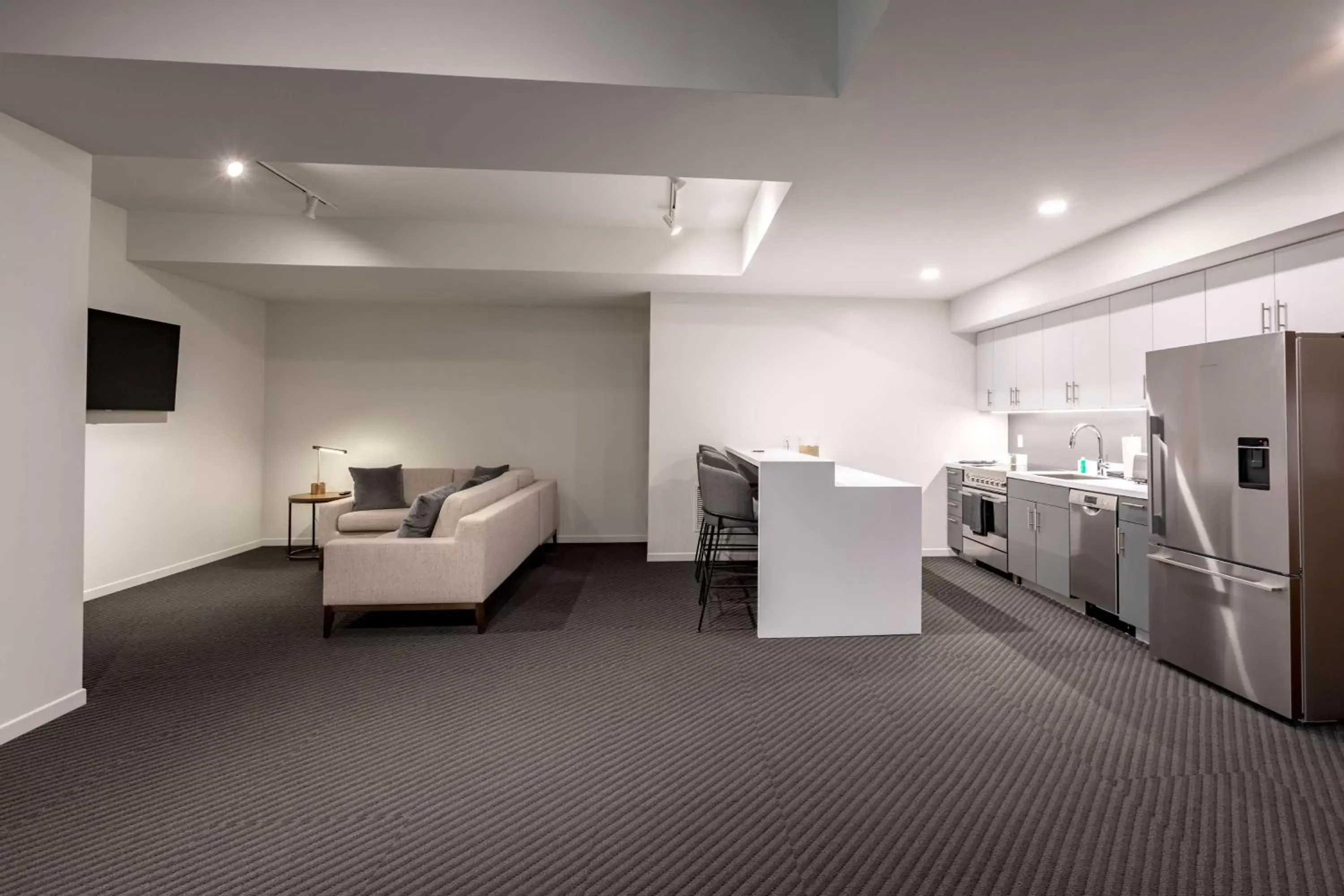 Living room in Hotel Chauncey Iowa City, Tapestry Collection by Hilton Living room in Hotel Chauncey Iowa City, Tapestry Collection by Hilton