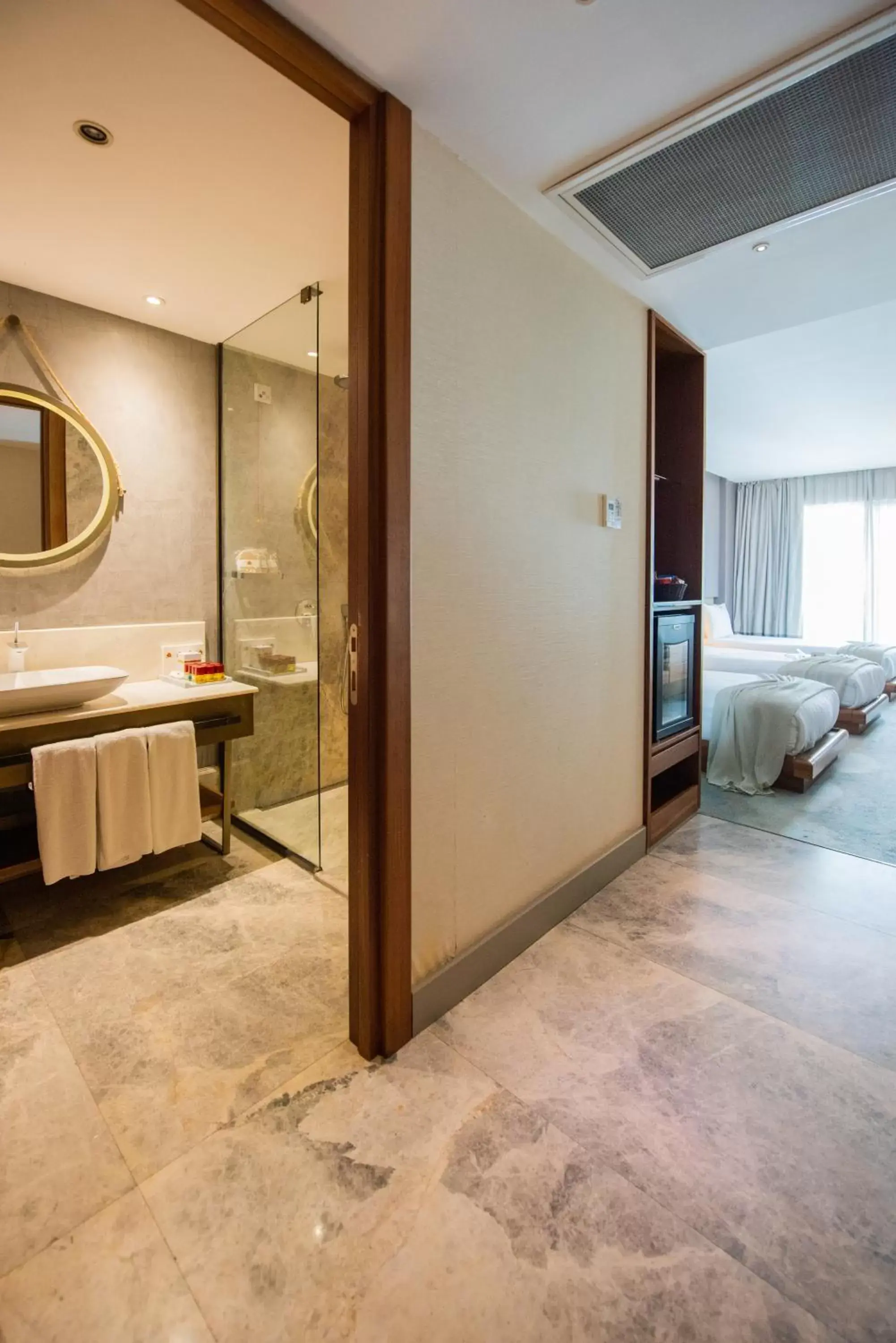Bed, Bathroom in Dosso Dossi Hotels & Spa Downtown