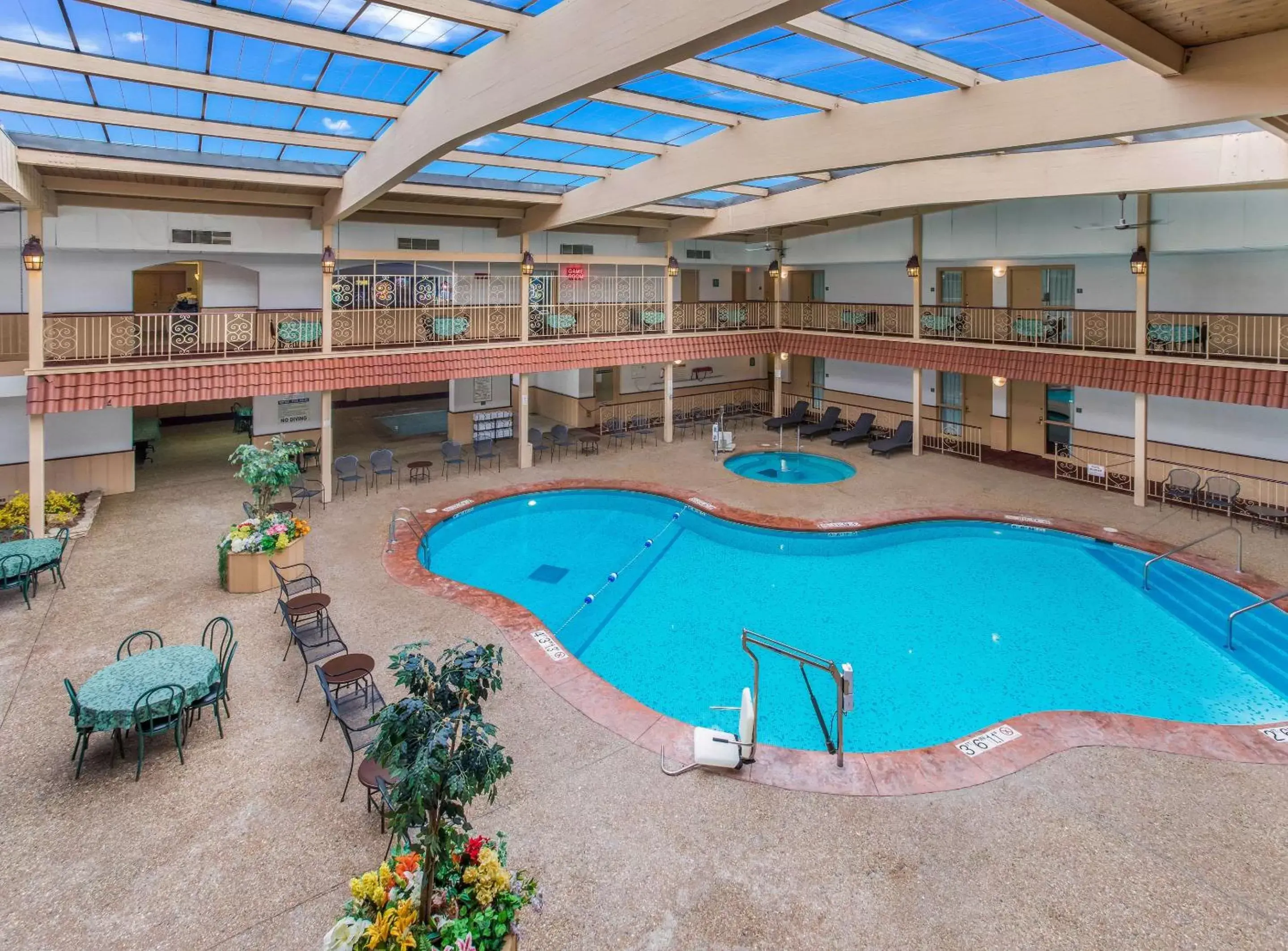 On site, Swimming Pool in Quality Inn & Suites Downtown