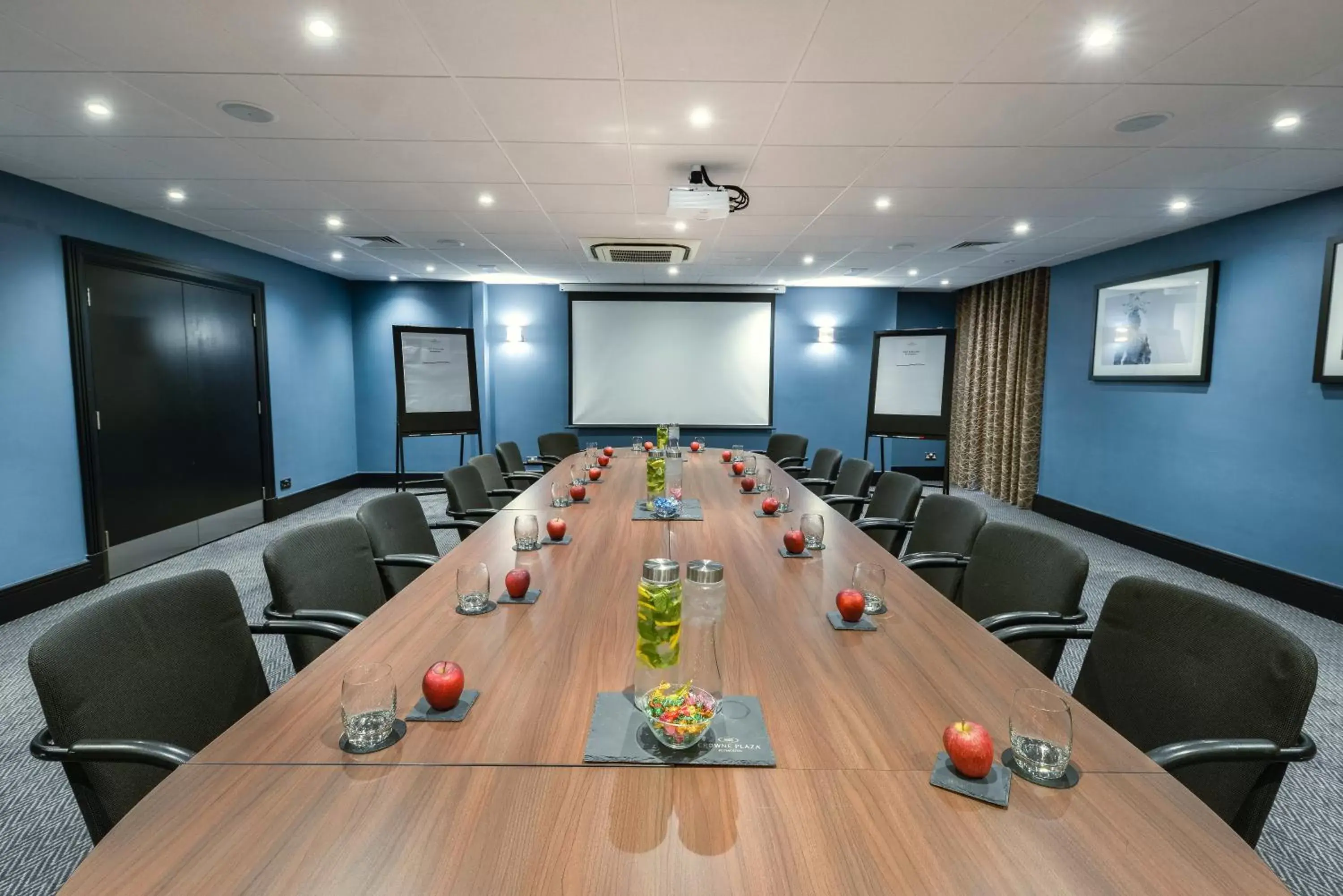 Meeting/conference room in Crowne Plaza Plymouth, an IHG Hotel