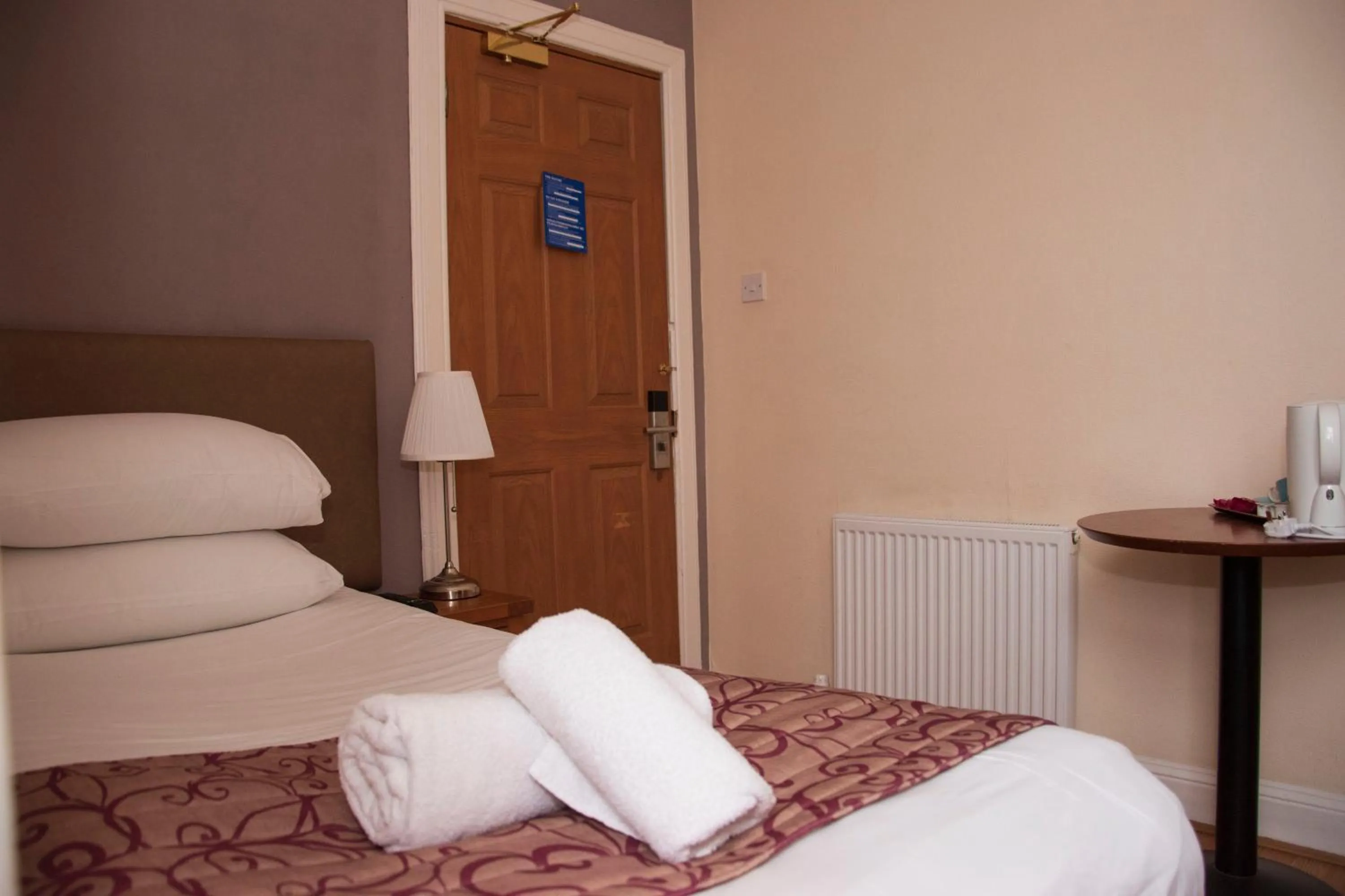 Bedroom, Bed in Craignelder Hotel