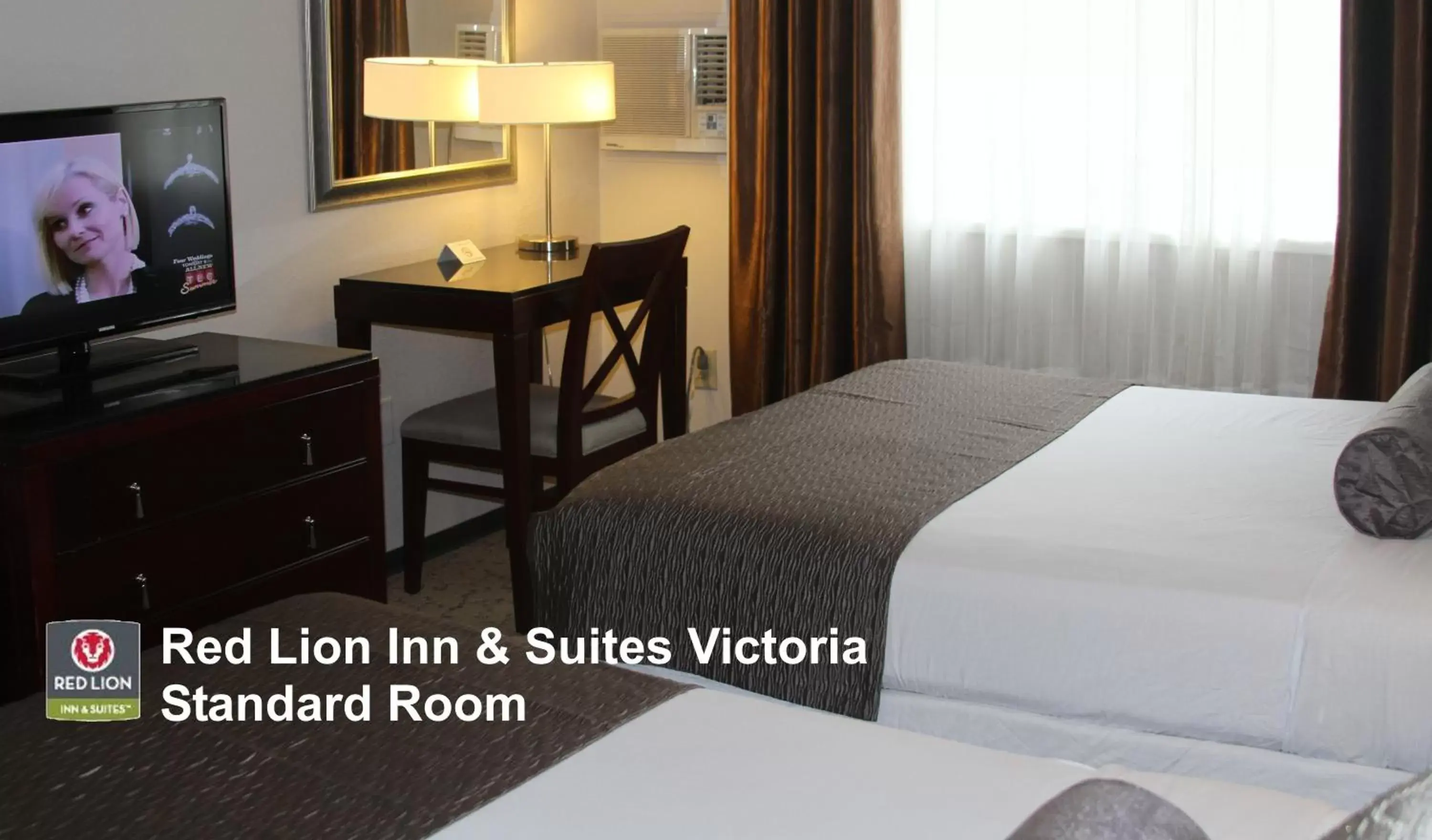 Bed in Red Lion Inn and Suites Victoria