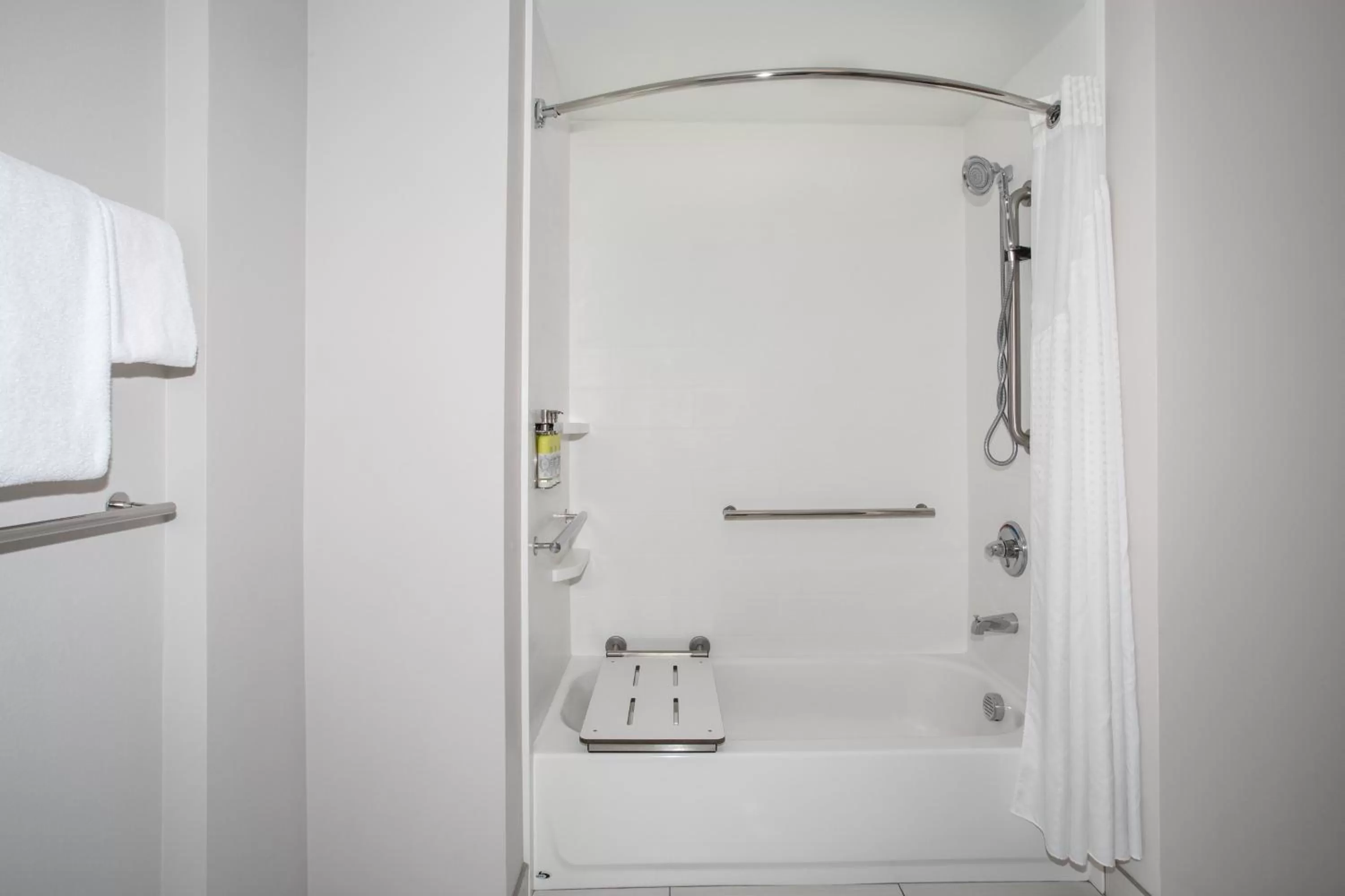 Bathroom in Holiday Inn Express & Suites - Sterling by IHG